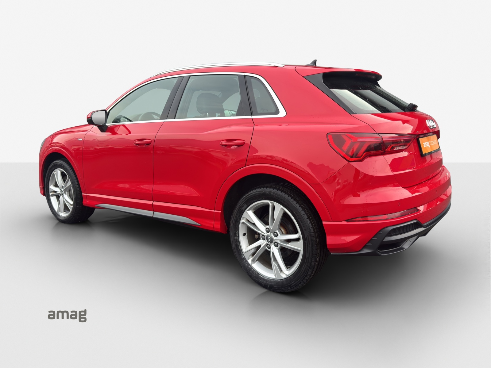 AUDI Q3 40 TDI S line Attraction quattro S-tronic-image-2