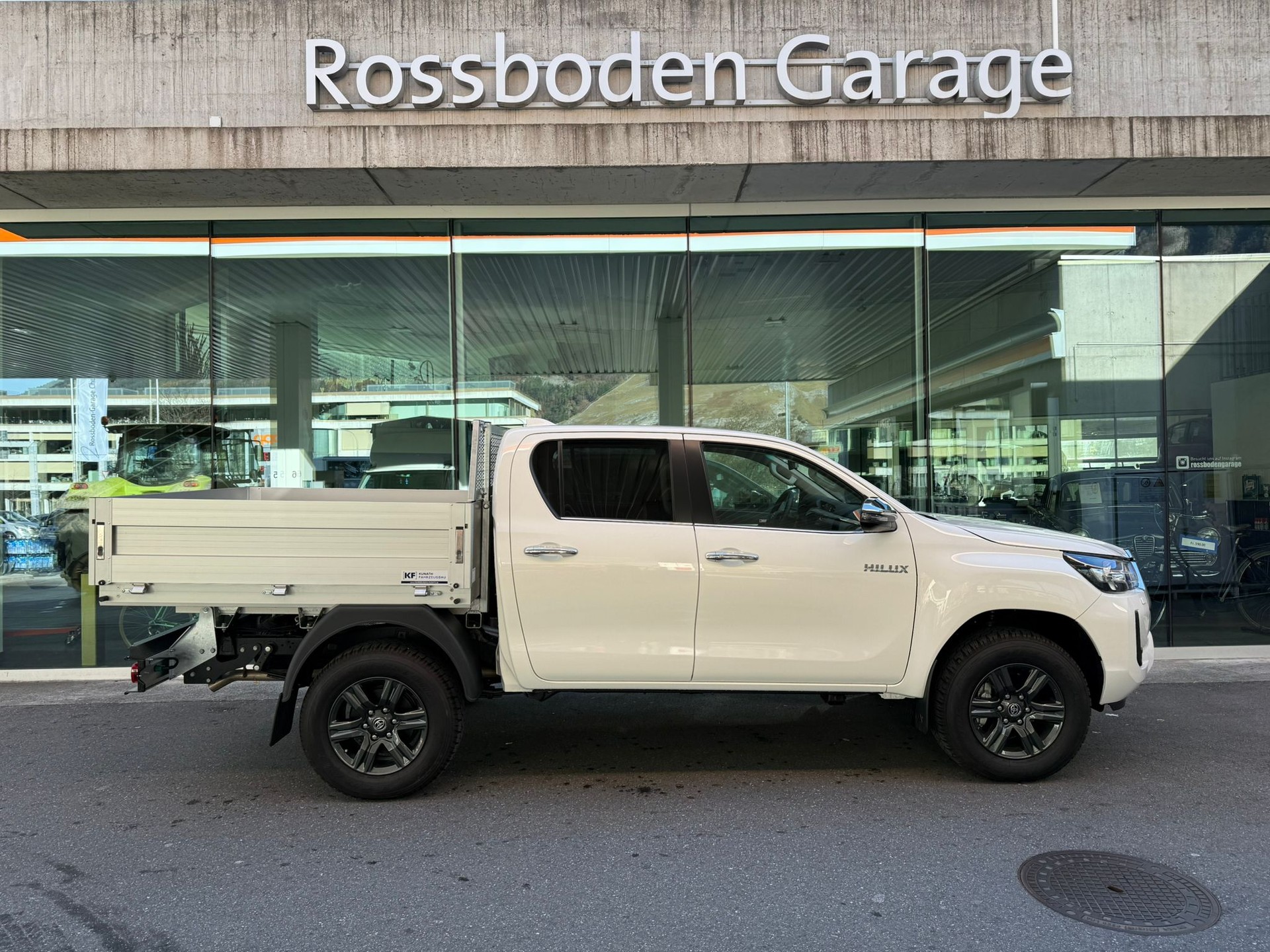 TOYOTA Hilux 2.4D-4D Style Double Cab 4x4 A-image-0