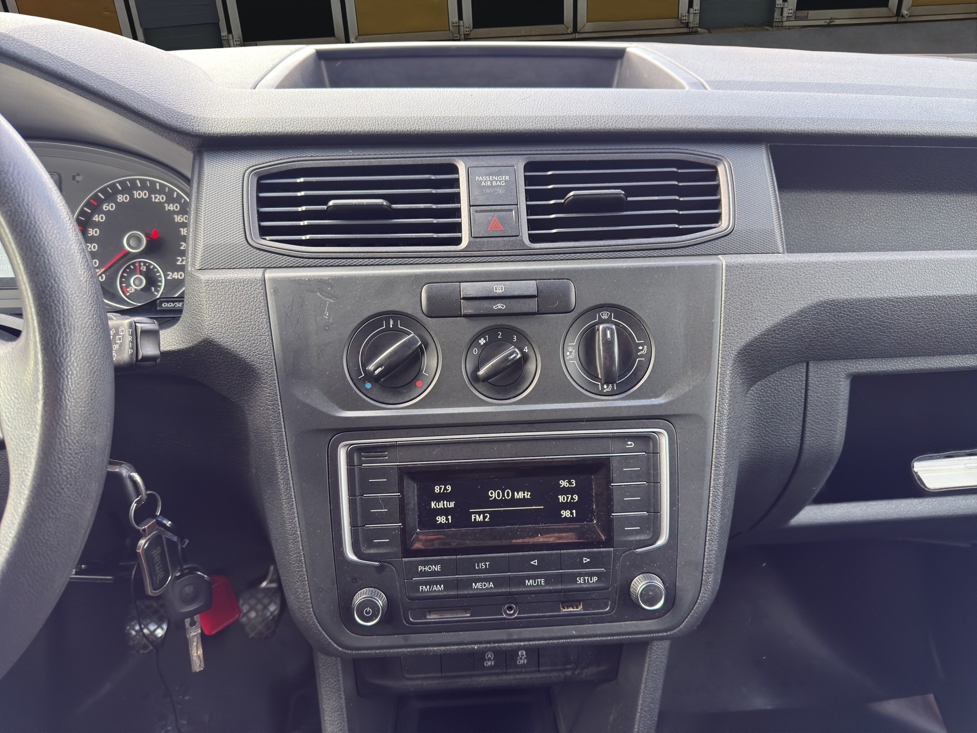 VW Caddy Kaw. 2.0 TDI 122 BMT 4motion mit Einbauschränken-image-13