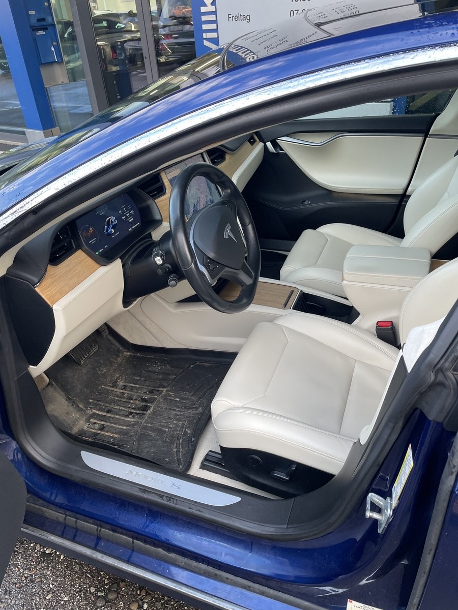 TESLA Model S 100 D-showroom-element-3