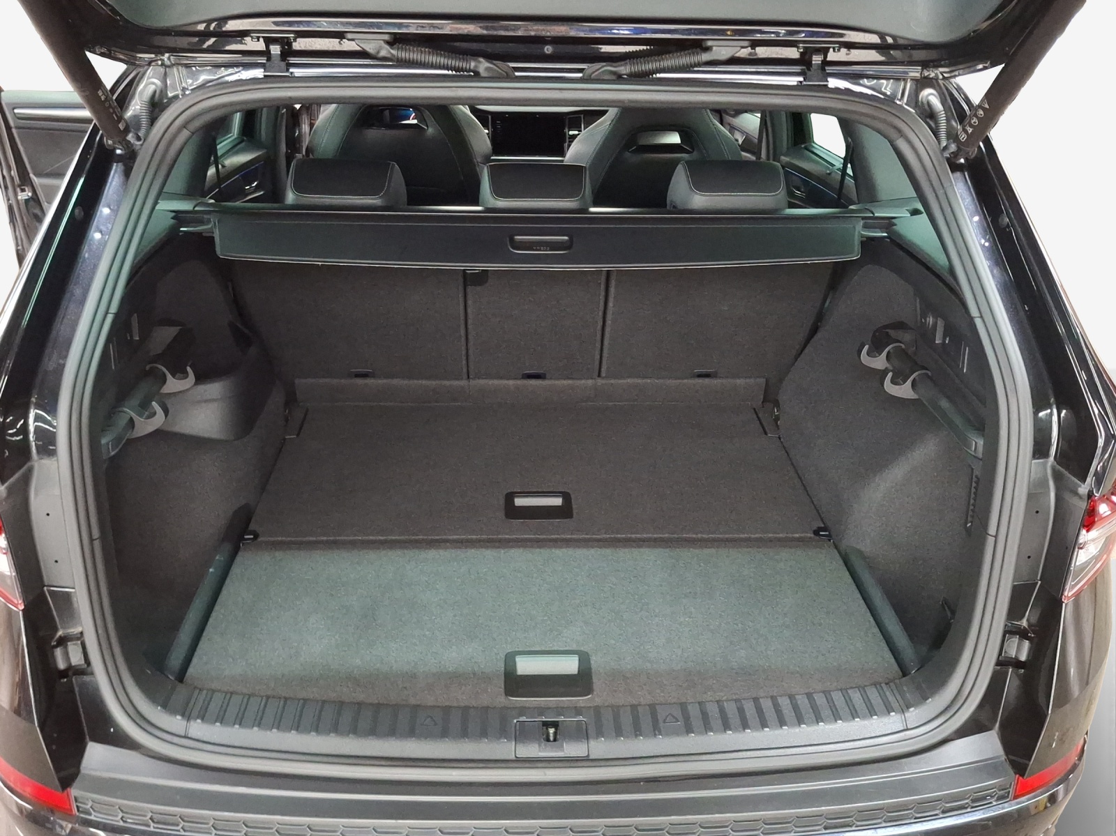 SKODA Kodiaq 2.0 TSI 4x4 SportLine-image-12
