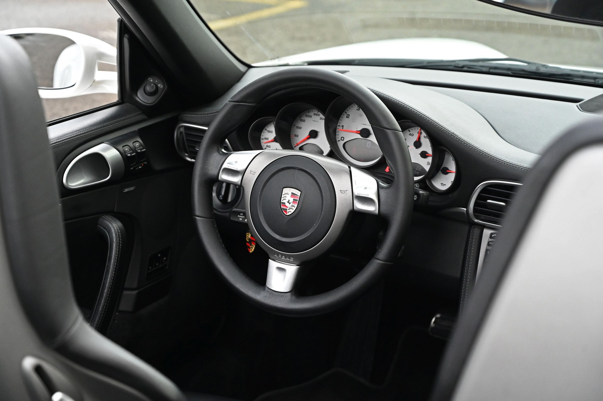 PORSCHE 911 Cabrio Carrera S Tiptronic-image-15