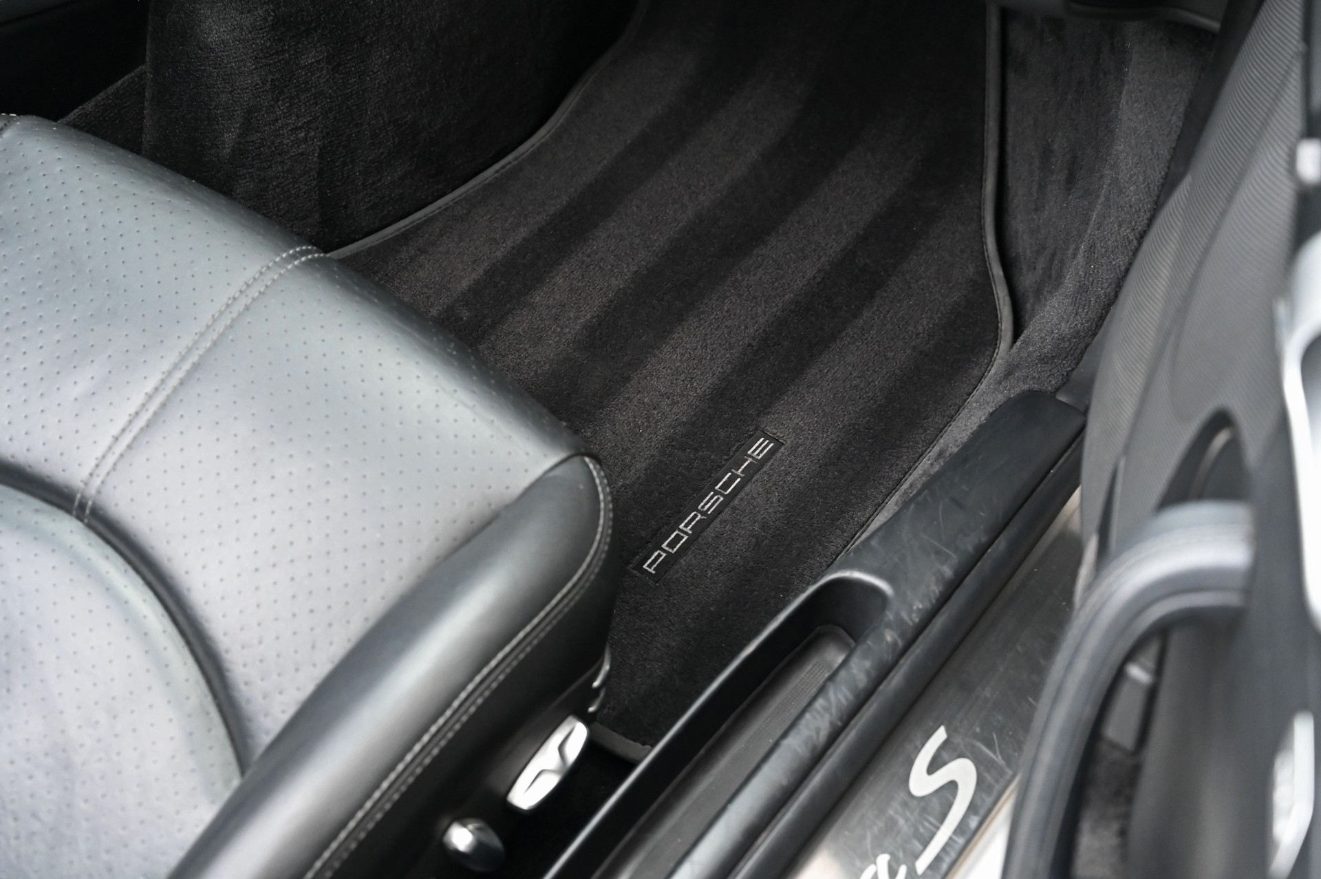 PORSCHE 911 Cabrio Carrera S Tiptronic-image-19