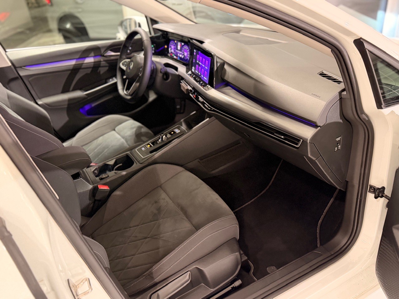 VW Golf 1.5 eTSI mHEV ACT Style DSG-image-18