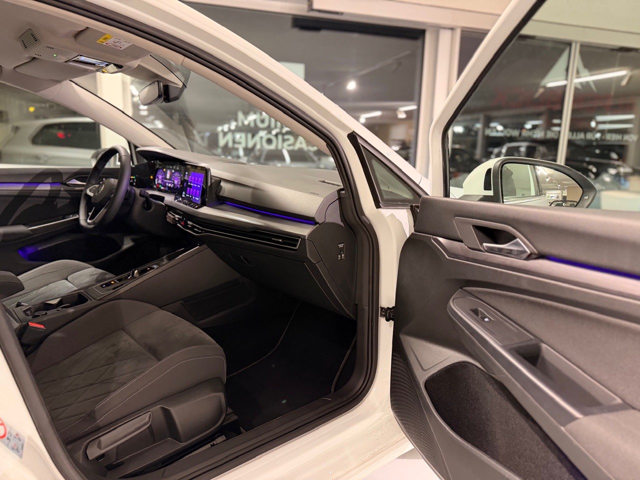 VW Golf 1.5 eTSI mHEV ACT Style DSG-image-17
