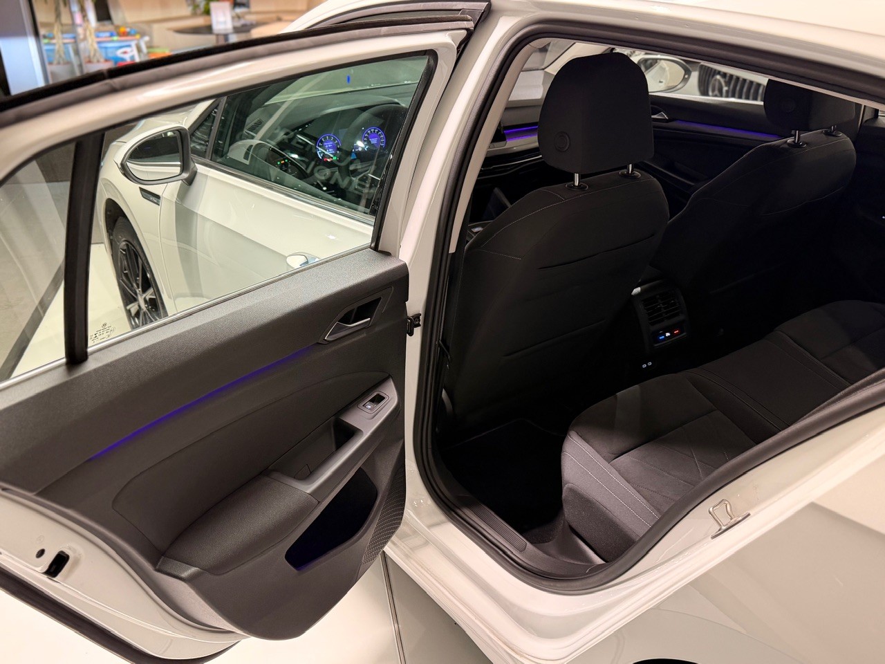 VW Golf 1.5 eTSI mHEV ACT Style DSG-image-15