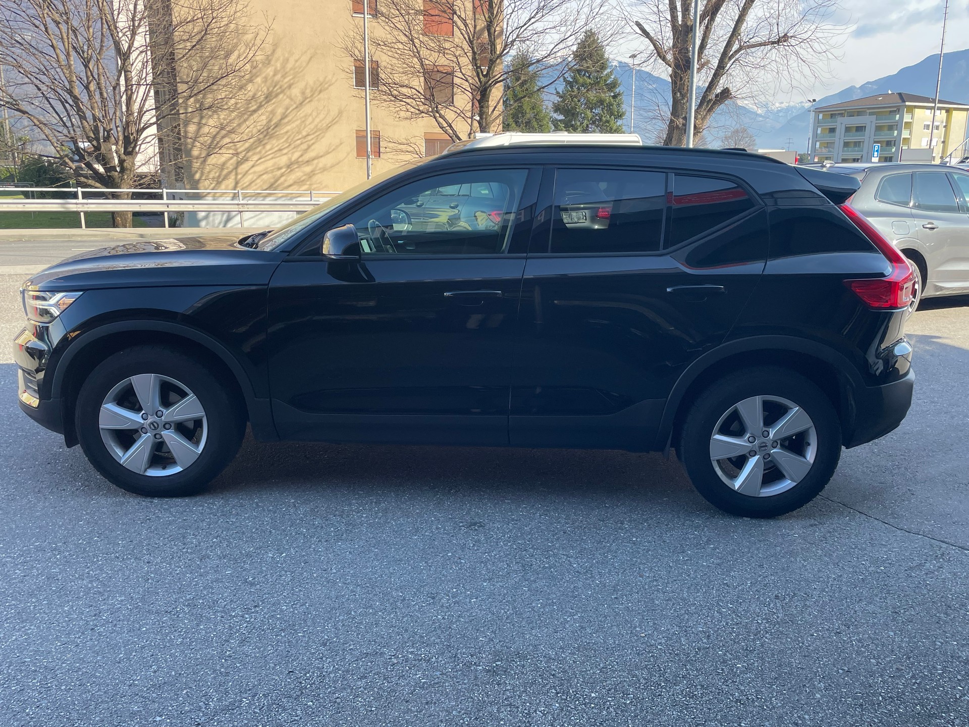 VOLVO XC40 T3 Momentum-image-5