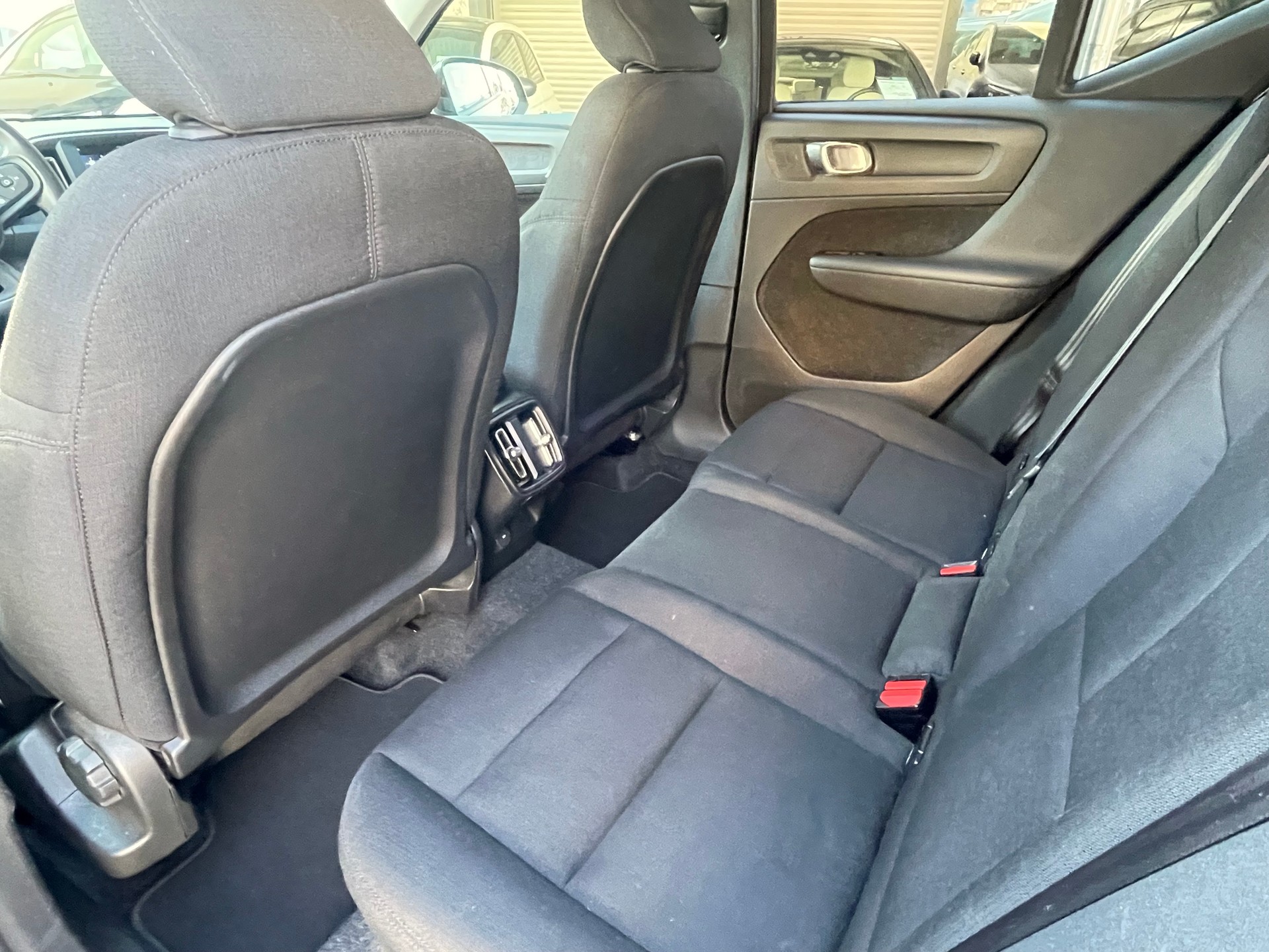 VOLVO XC40 T3 Momentum-image-3