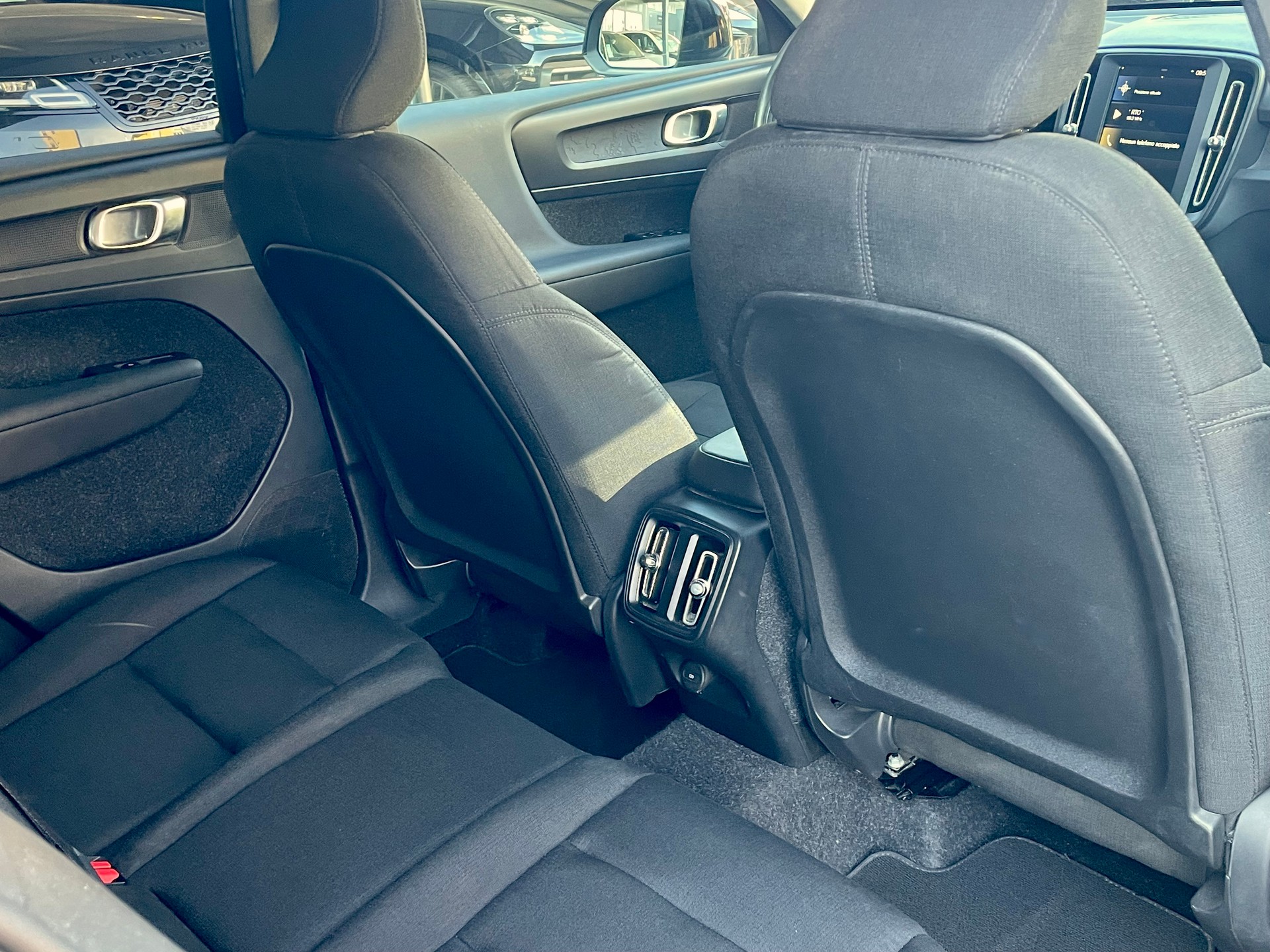 VOLVO XC40 T3 Momentum-image-10