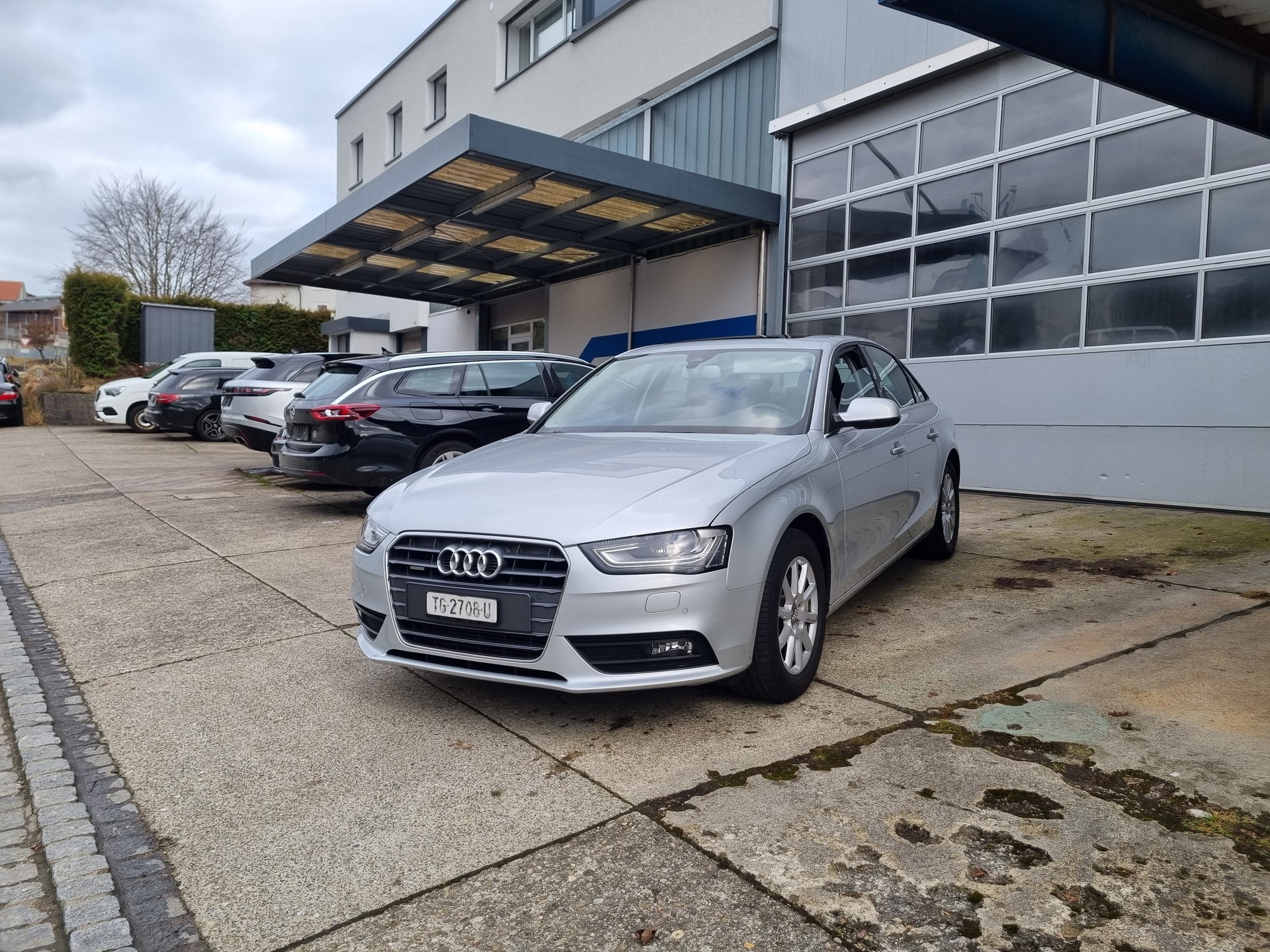 AUDI A4 Limousine 1.8 TFSI quattro-image-0