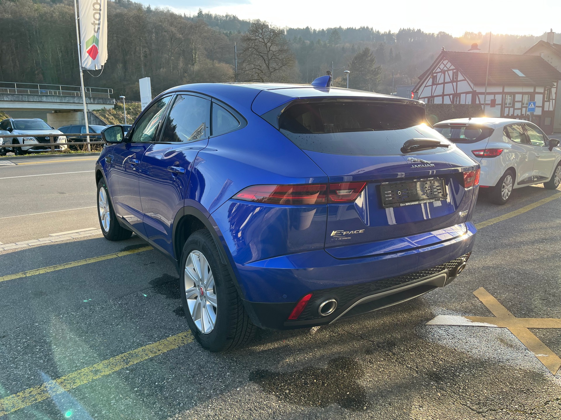 JAGUAR E-Pace 2.0 P250 R-Dynamic SE AWD Automatik-image-1