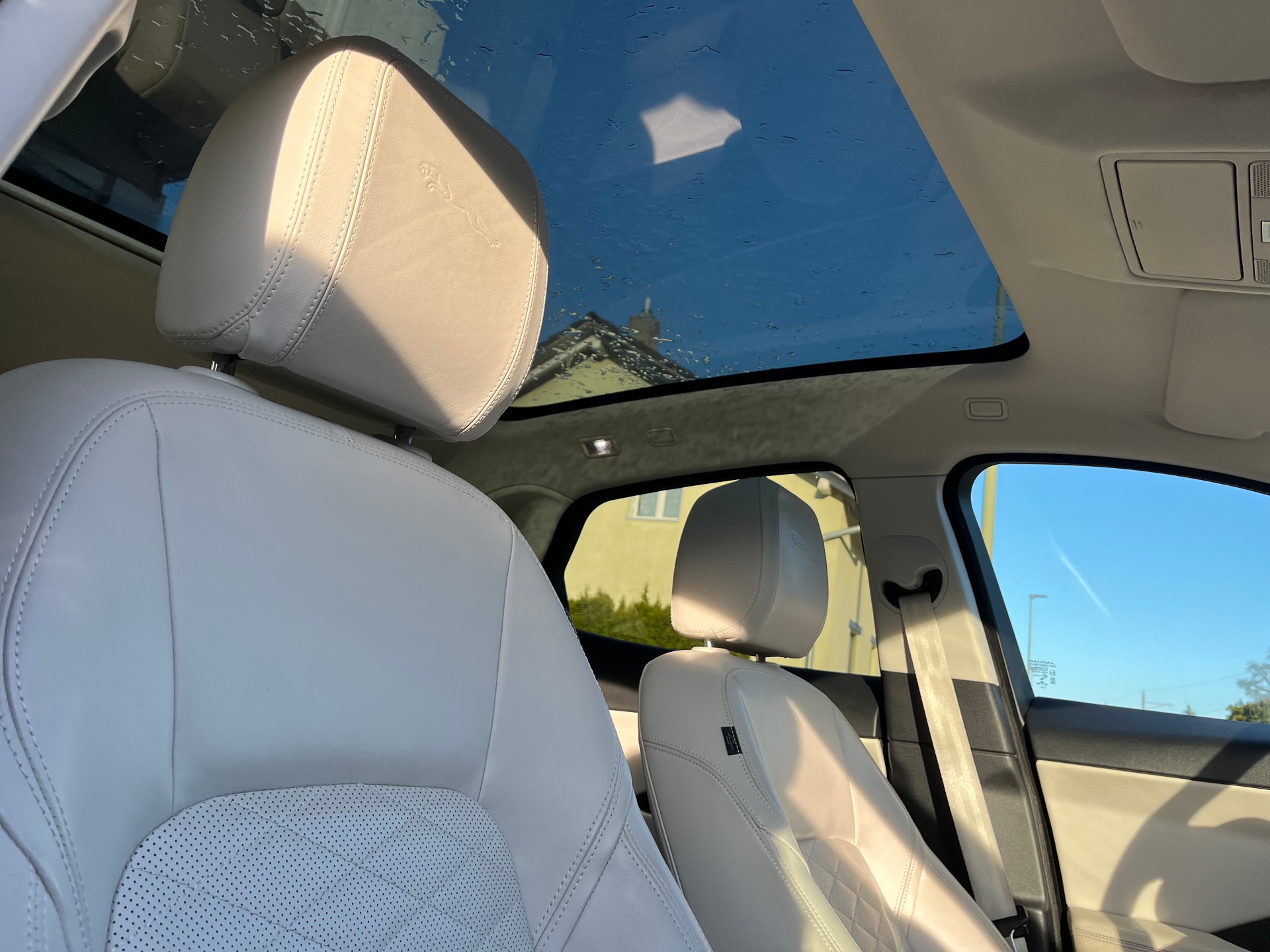JAGUAR E-Pace 2.0 P250 R-Dynamic SE AWD Automatik-image-6