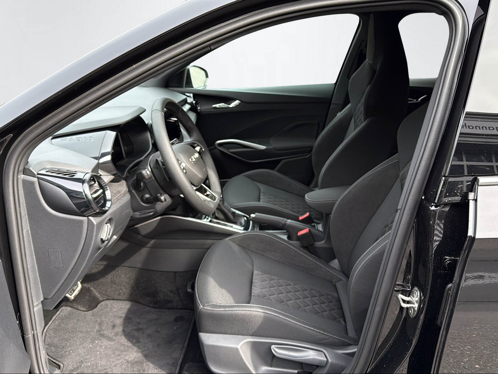 SKODA Fabia 1.0 TSI Dynamic DSG-image-4