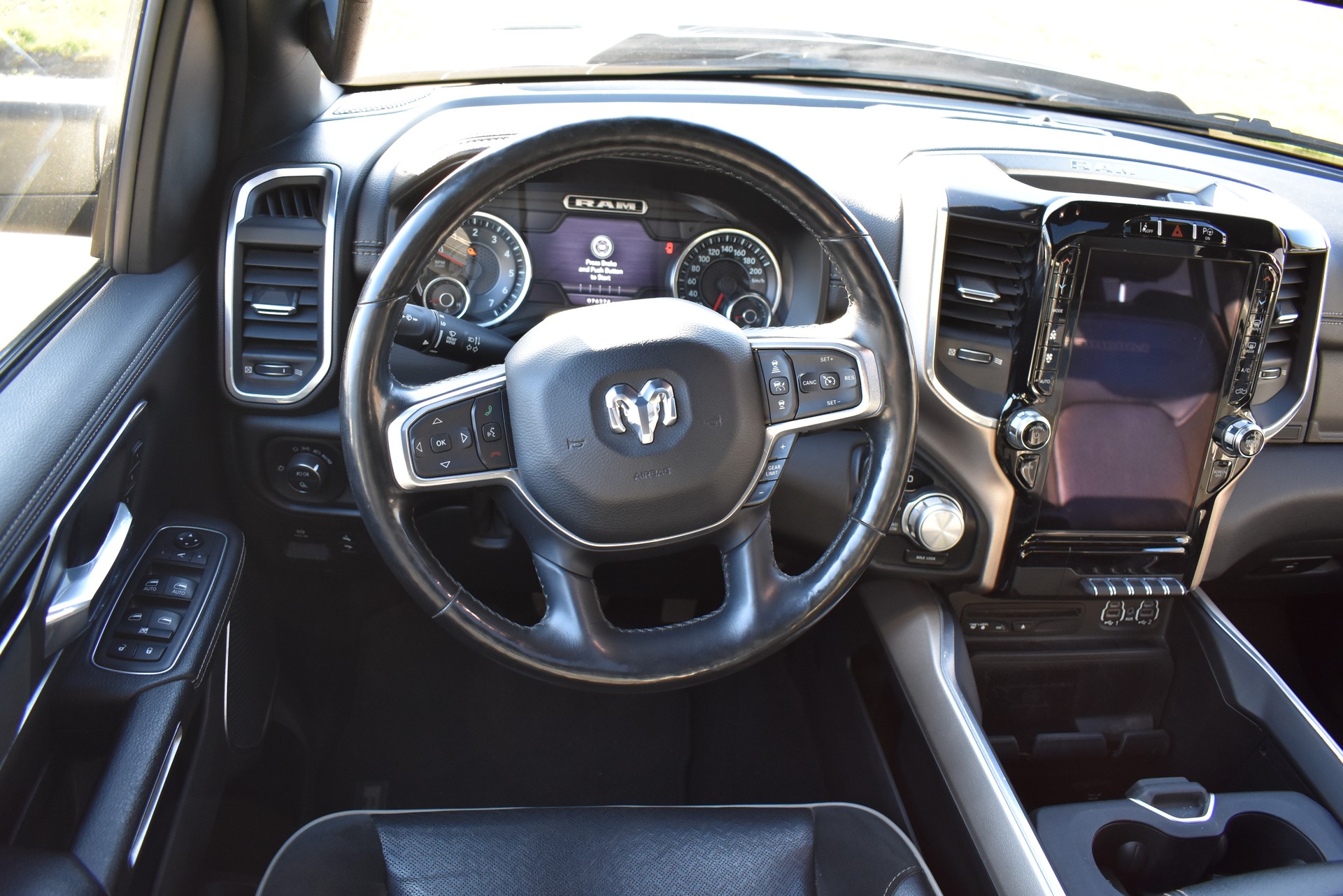 DODGE Ram 1500 Laramie Quad Cab-image-10