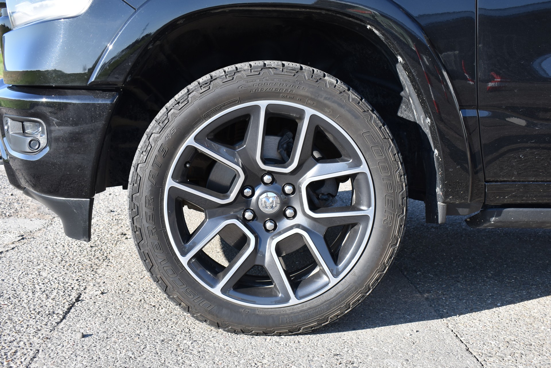 DODGE Ram 1500 Laramie Quad Cab-image-13