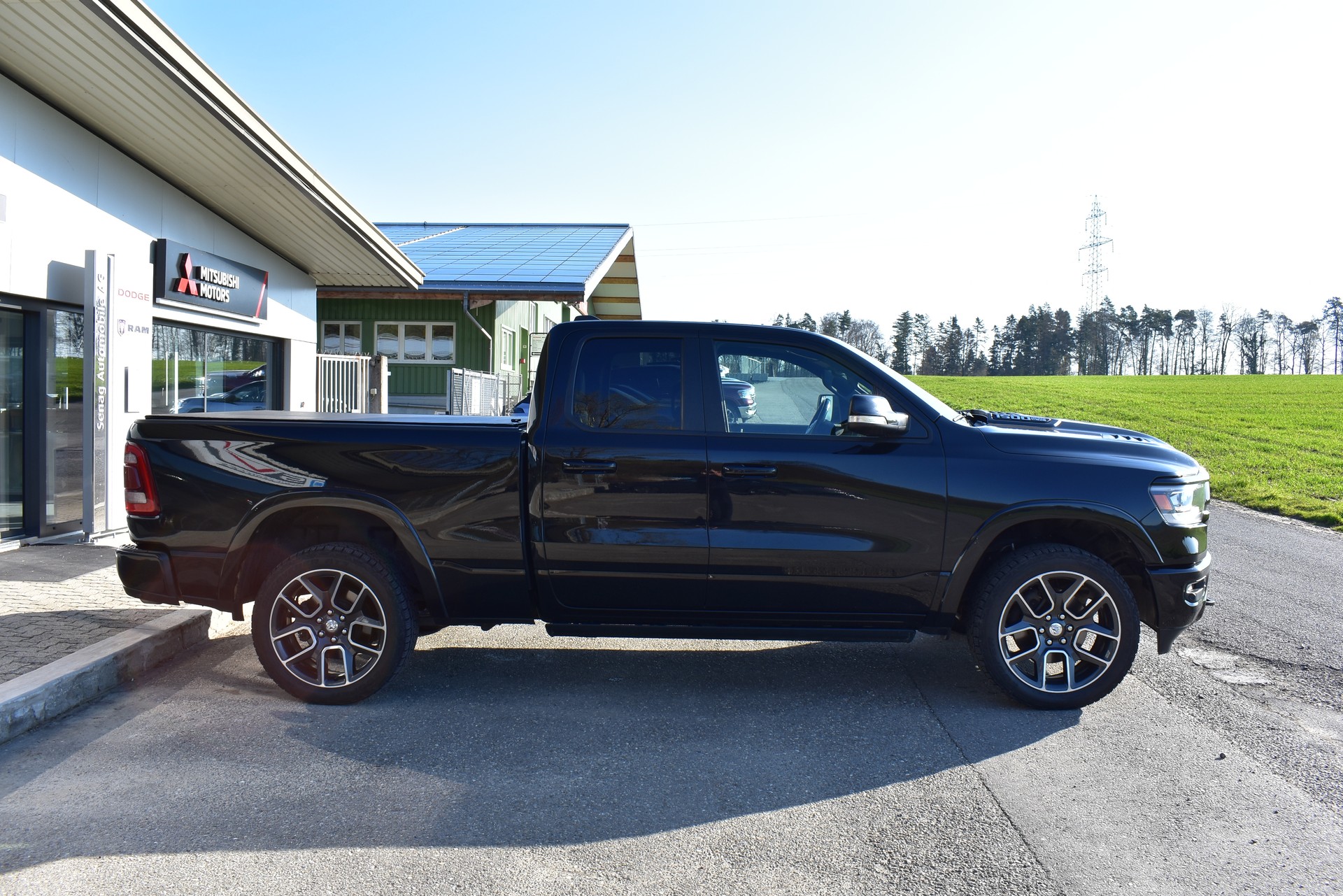 DODGE Ram 1500 Laramie Quad Cab-image-2
