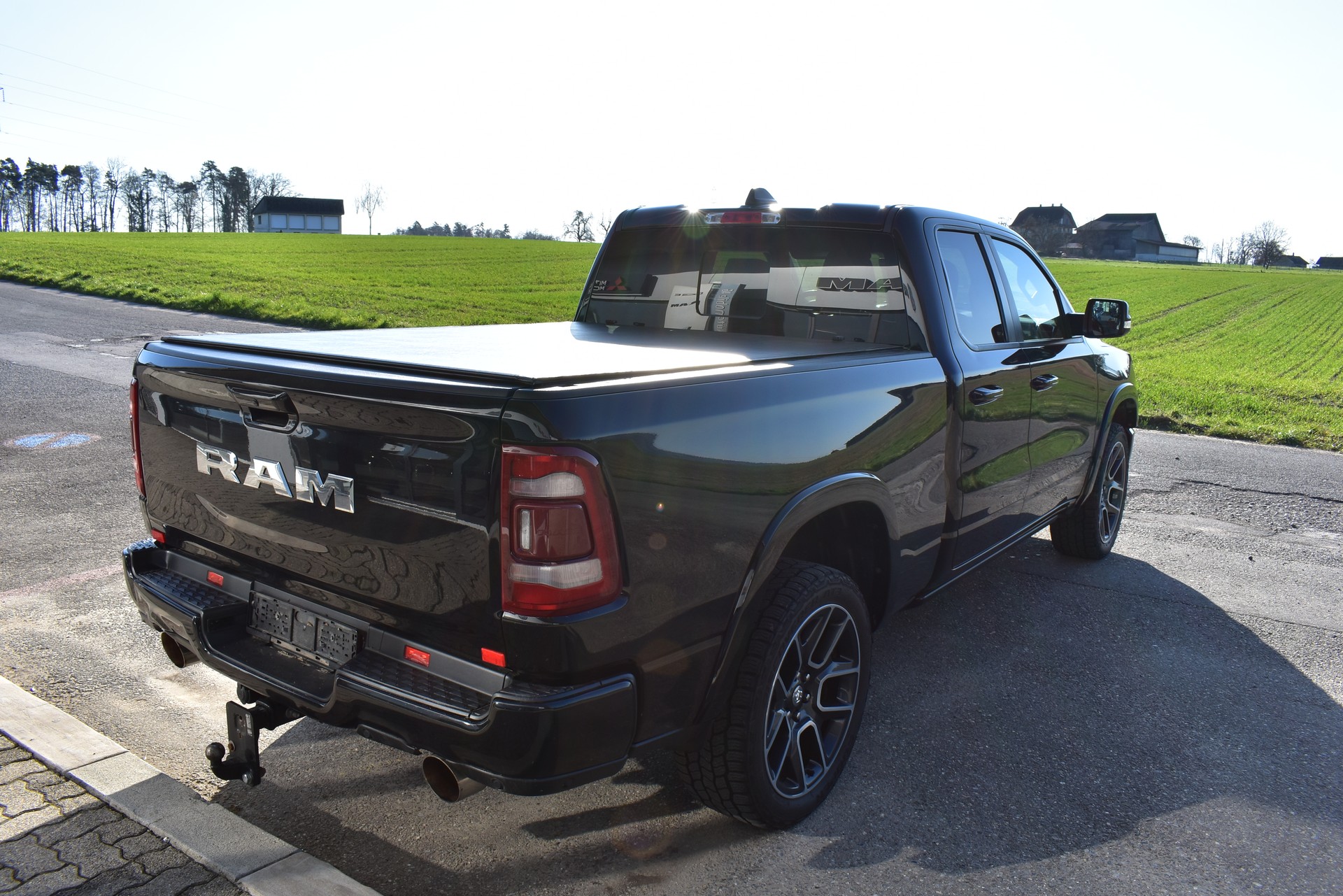 DODGE Ram 1500 Laramie Quad Cab-image-3