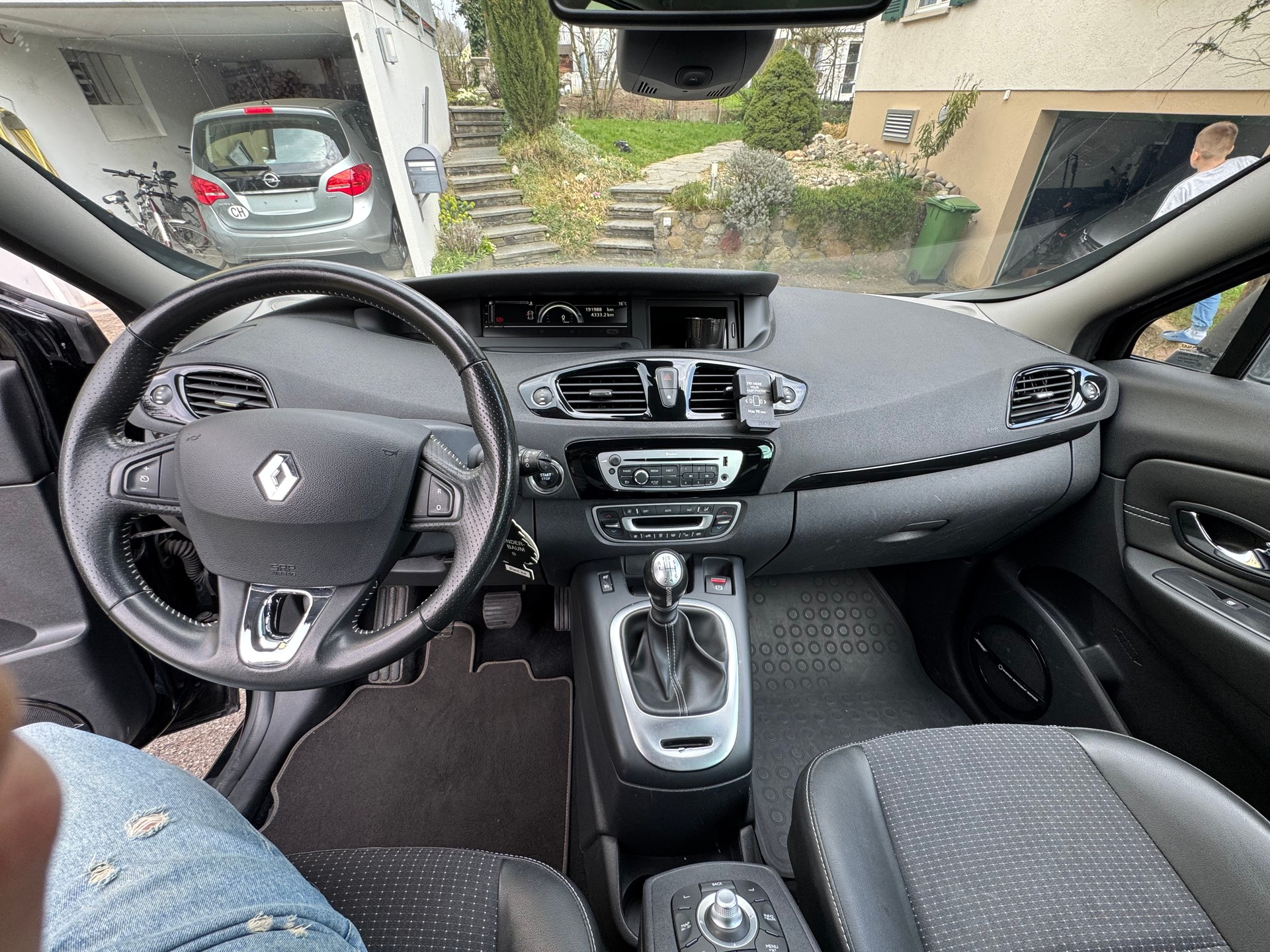 RENAULT Grand Scénic 1.2 16V Turbo Swiss Edition-image-3