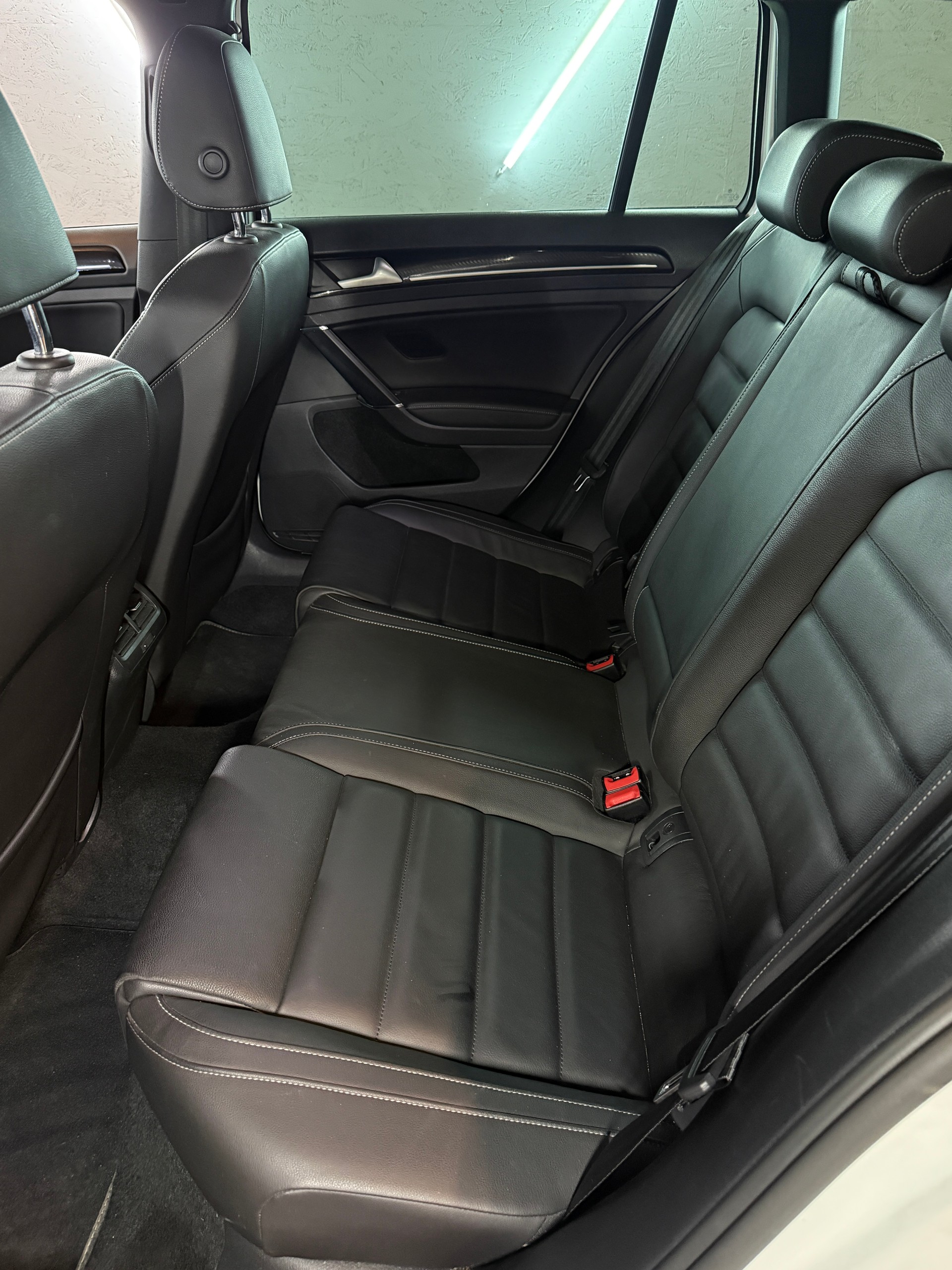 VW Golf Variant 2.0 TSI R 4 Motion DSG-image-20