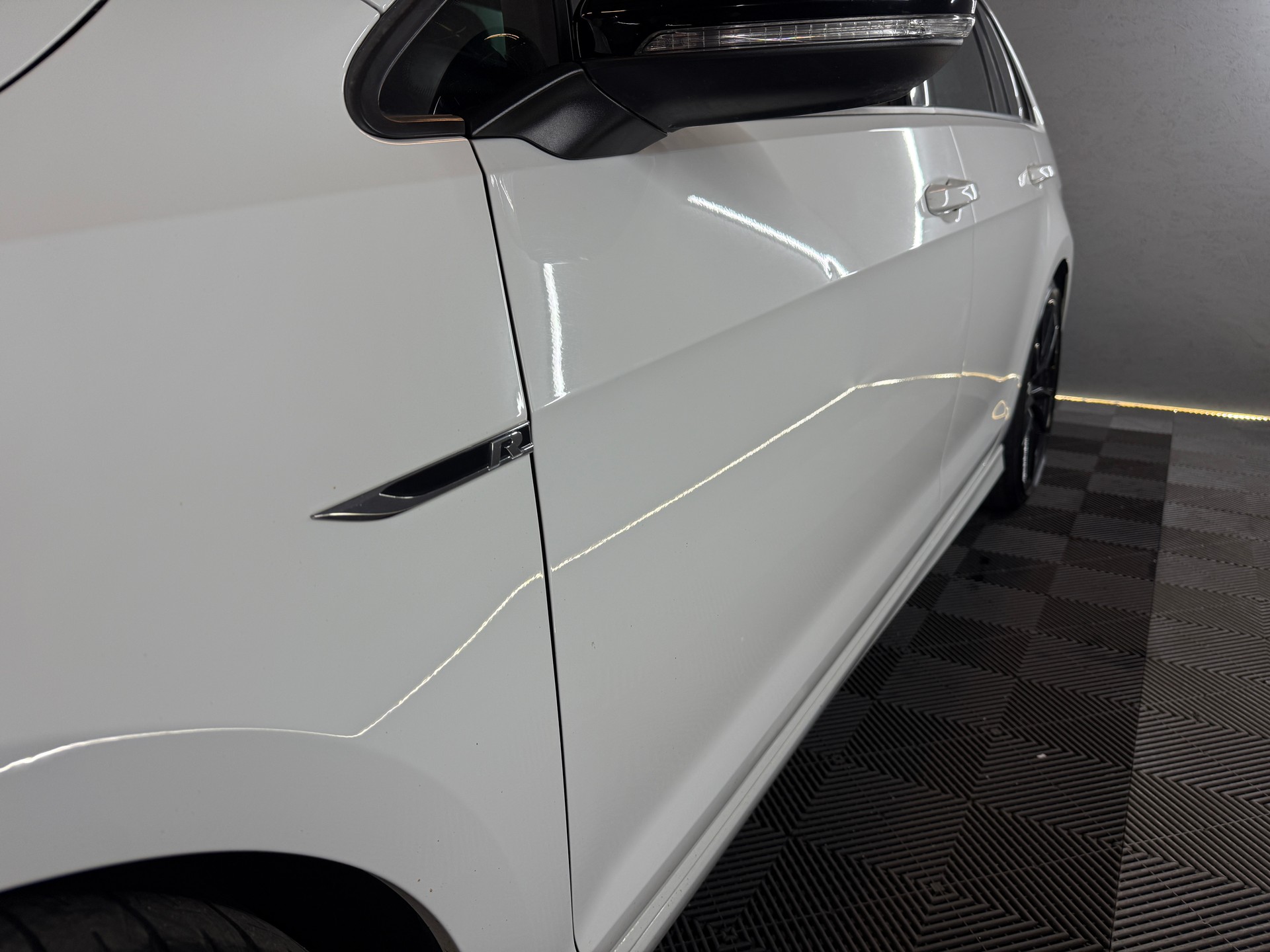 VW Golf Variant 2.0 TSI R 4 Motion DSG-image-12