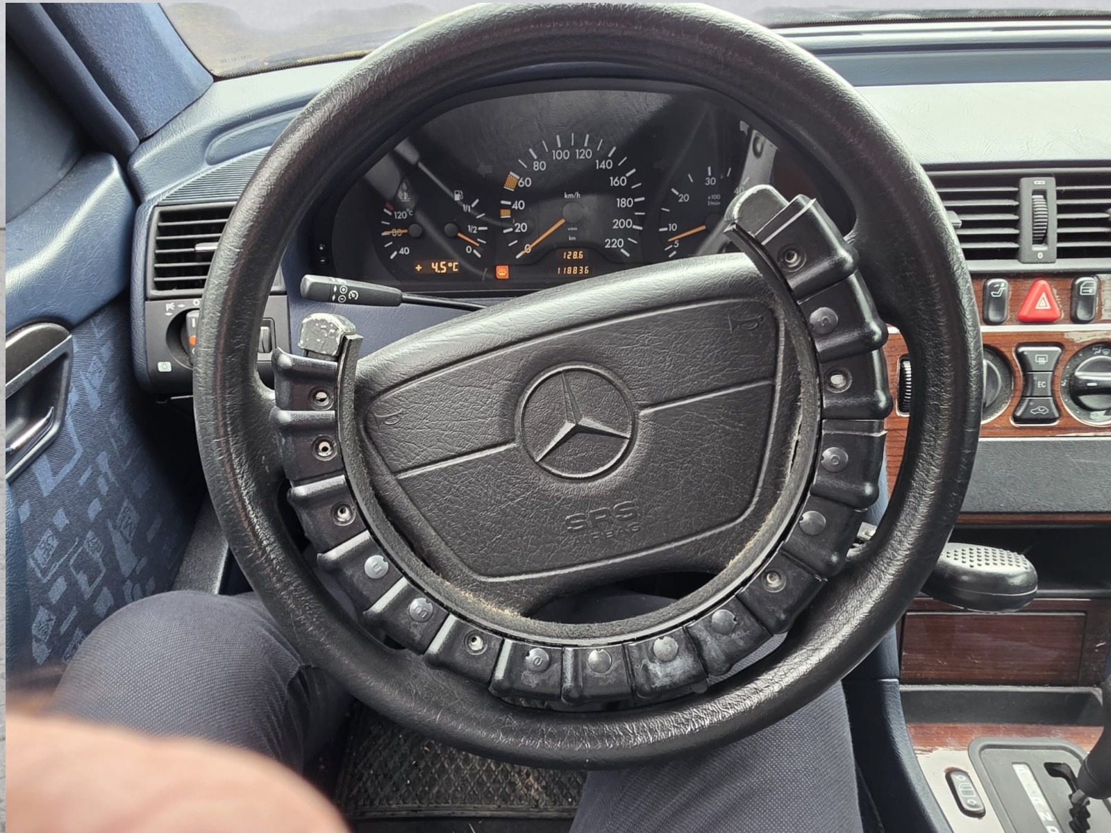 MERCEDES-BENZ C 250 TD Classic-image-9