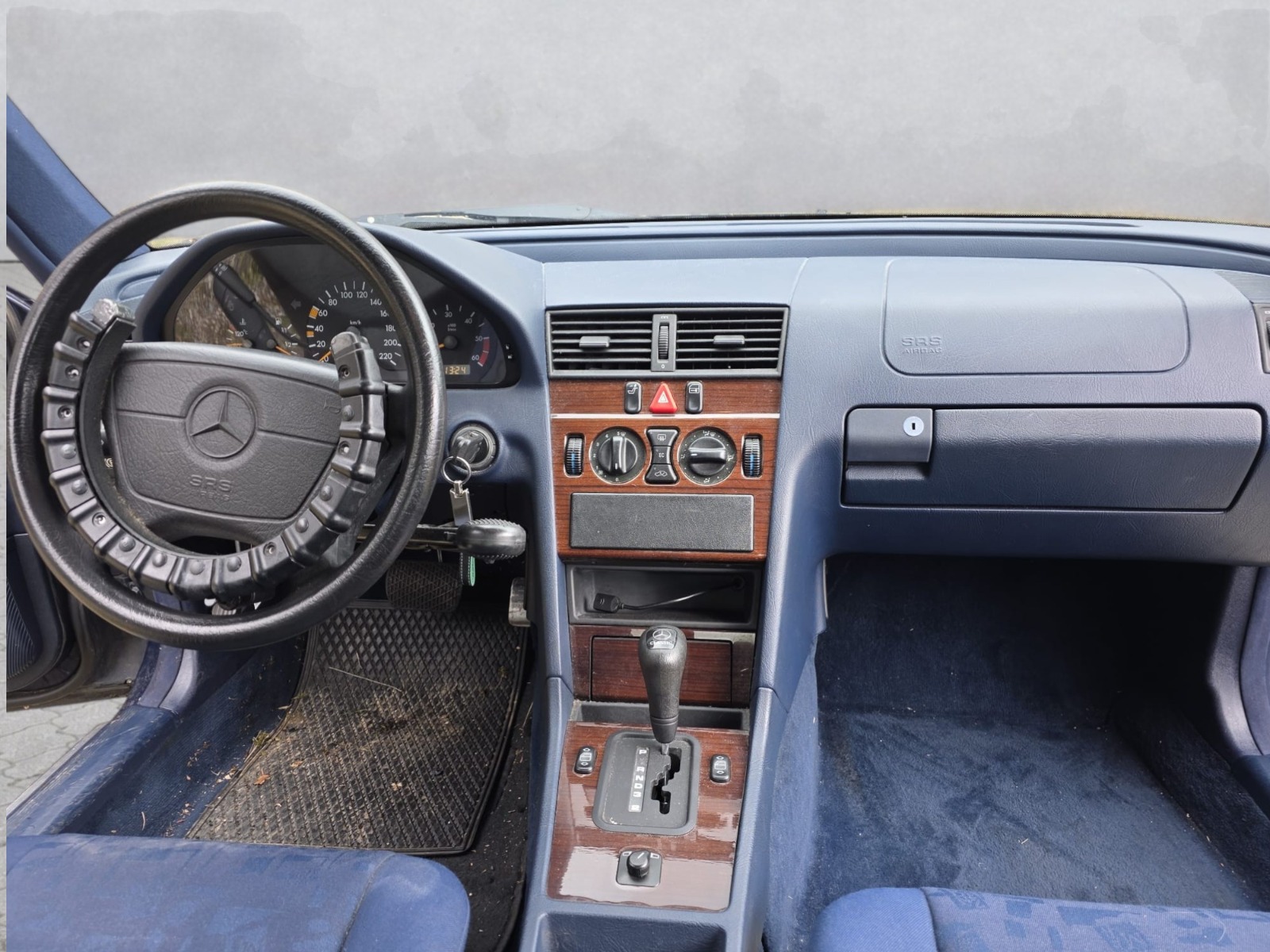 MERCEDES-BENZ C 250 TD Classic-image-8