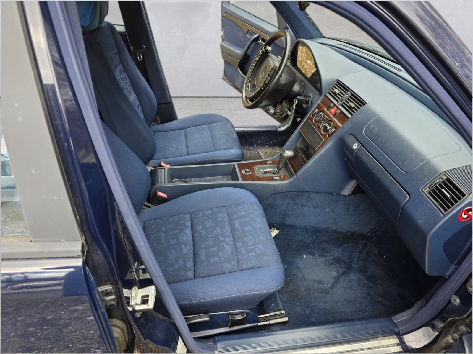 MERCEDES-BENZ C 250 TD Classic-image-13