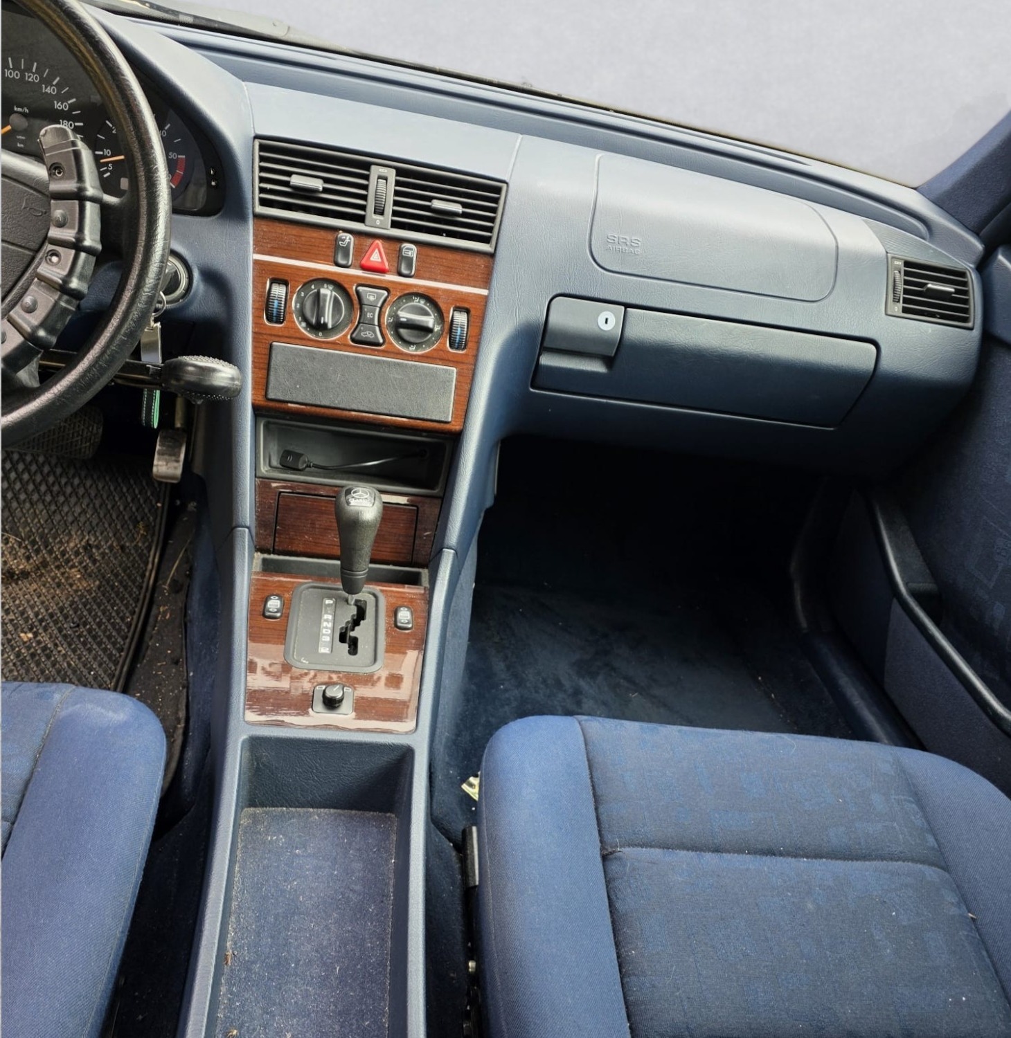 MERCEDES-BENZ C 250 TD Classic-image-10