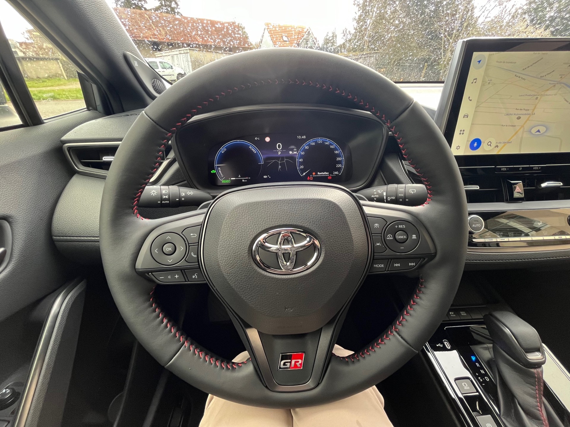 TOYOTA Corolla Cross 2.0 GR Sport e-CVT AWD-image-13