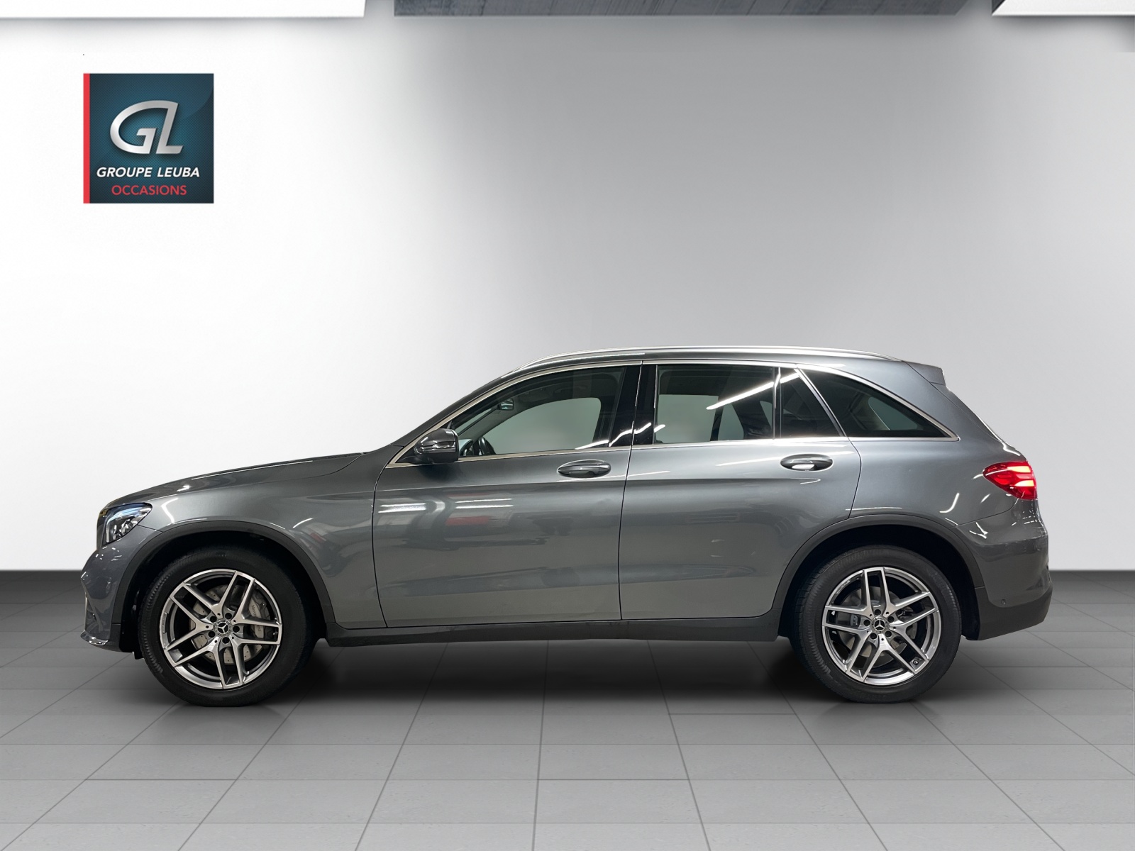 MERCEDES-BENZ GLC 250 AMG Line 4Matic 9G-Tronic-image-2