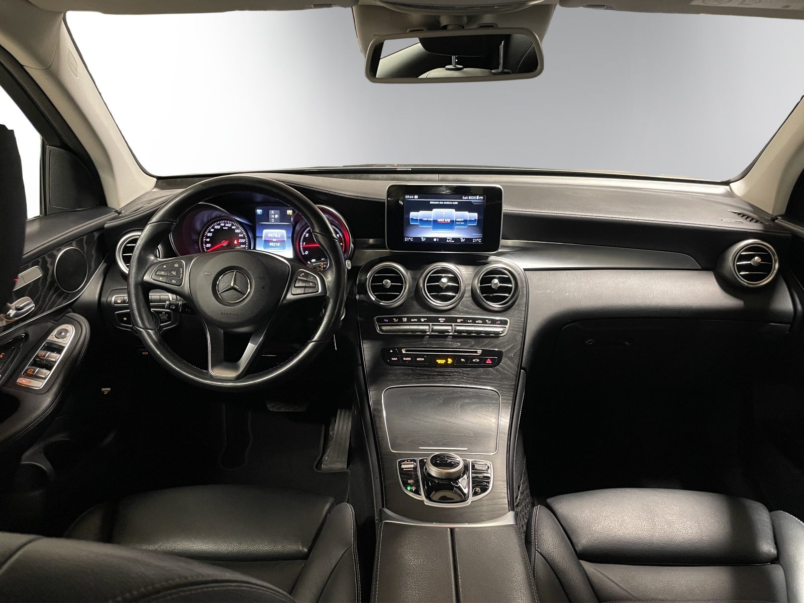 MERCEDES-BENZ GLC 250 AMG Line 4Matic 9G-Tronic-image-11