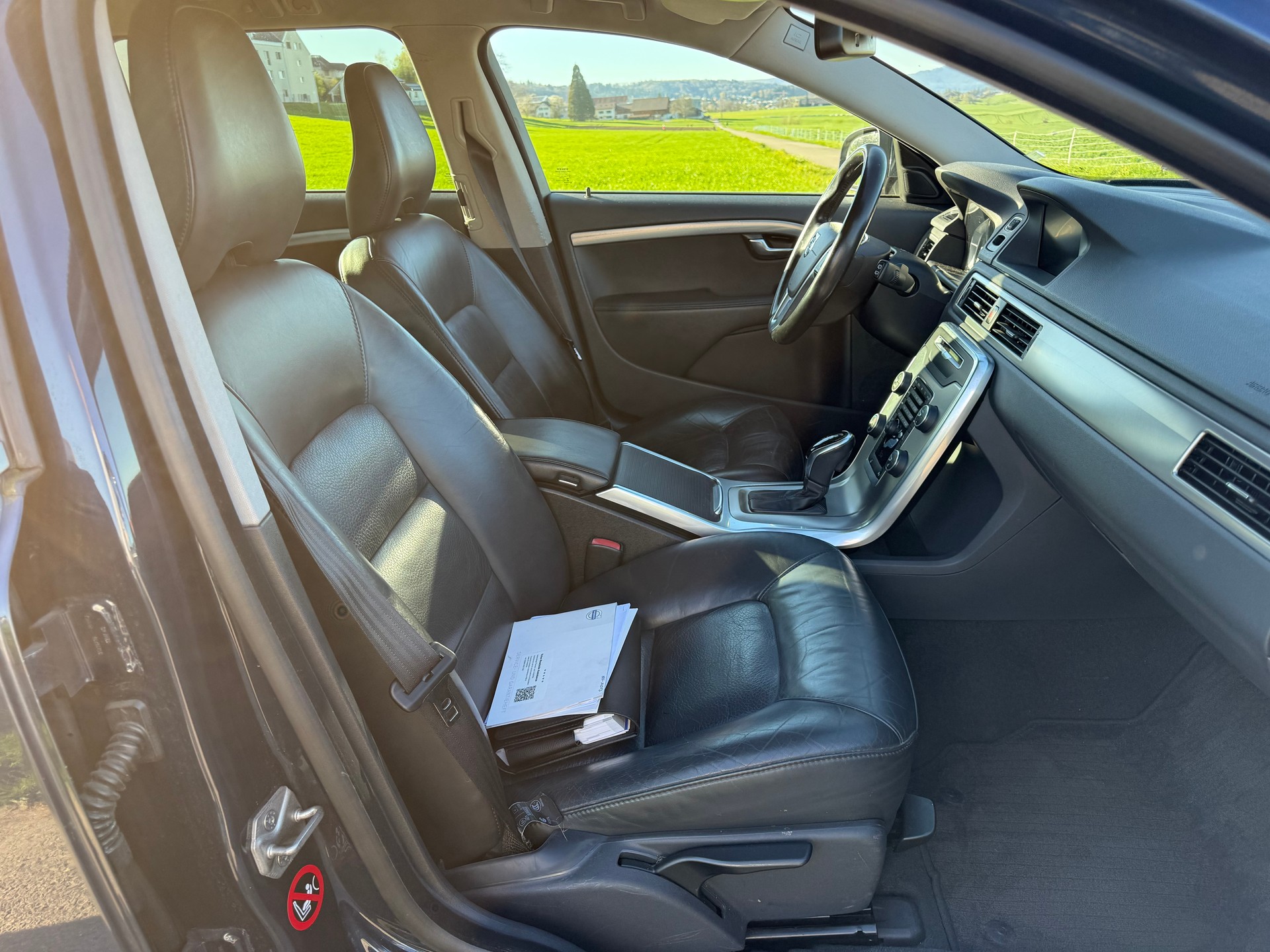 VOLVO V70 D5 AWD Momentum Geartronic-image-5