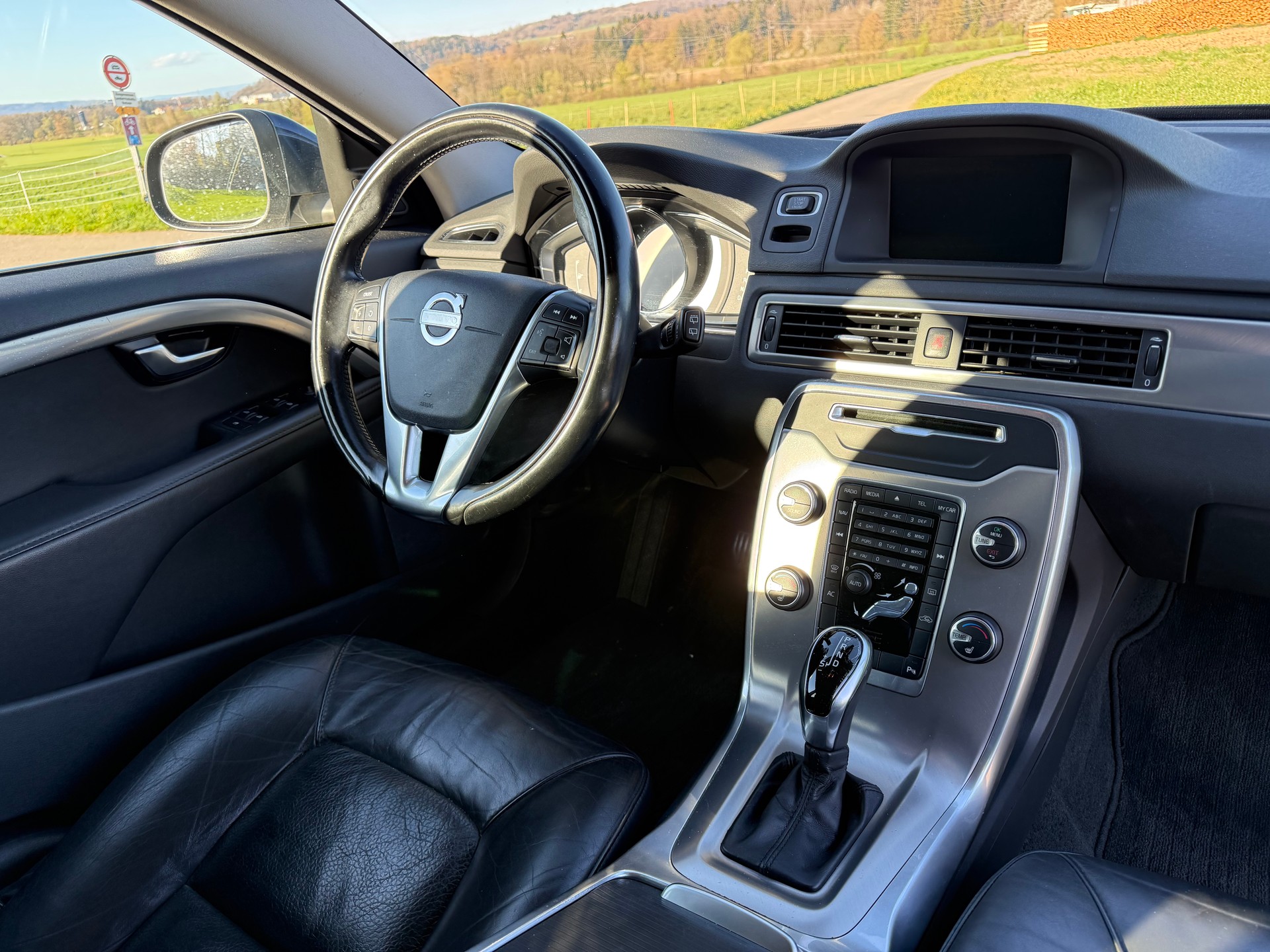 VOLVO V70 D5 AWD Momentum Geartronic-image-4