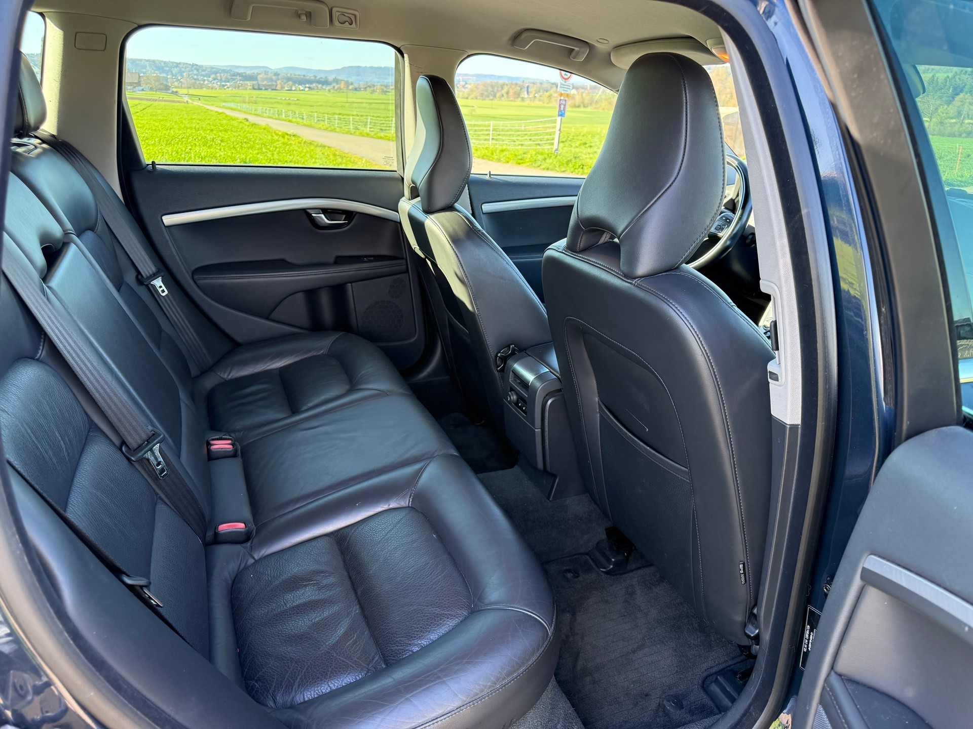 VOLVO V70 D5 AWD Momentum Geartronic-image-6