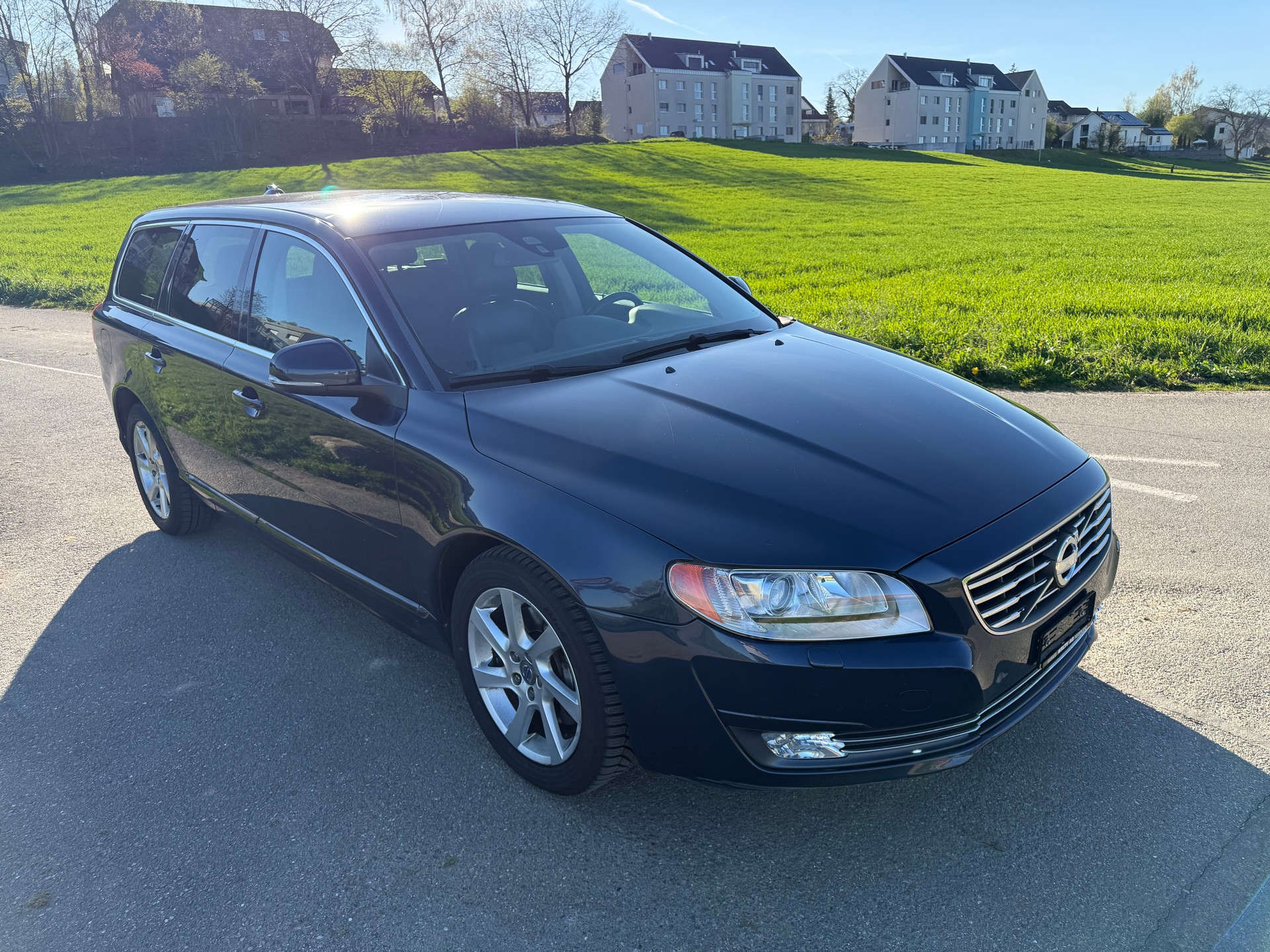 VOLVO V70 D5 AWD Momentum Geartronic-image-1