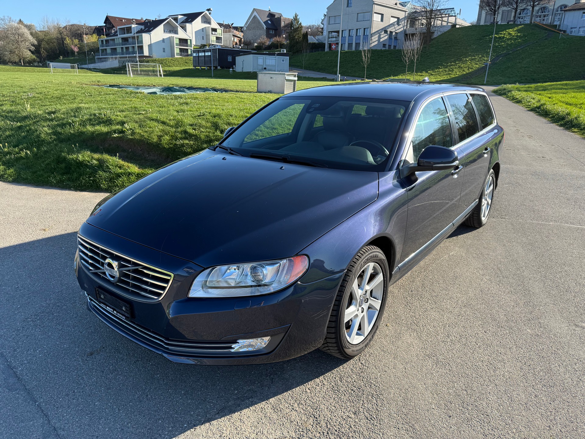 VOLVO V70 D5 AWD Momentum Geartronic-image-0