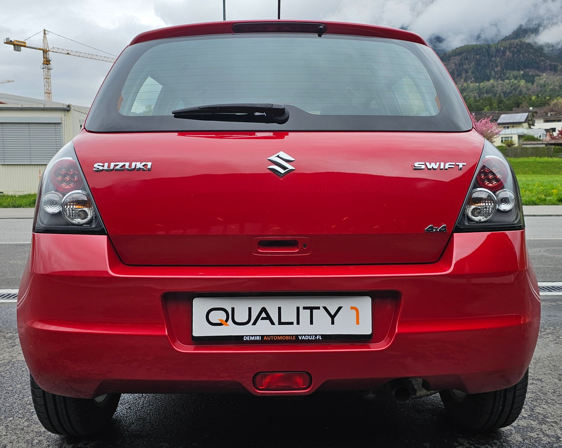 SUZUKI Swift 1.3i 16V GL Top Piz Sulai LE 4x4-image-7
