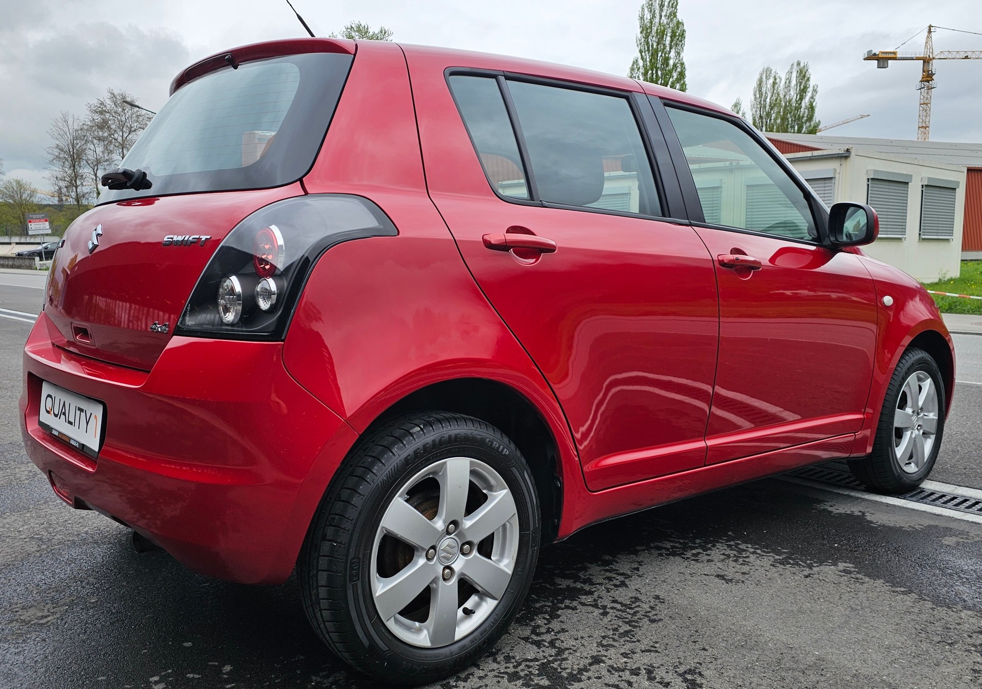 SUZUKI Swift 1.3i 16V GL Top Piz Sulai LE 4x4-image-5
