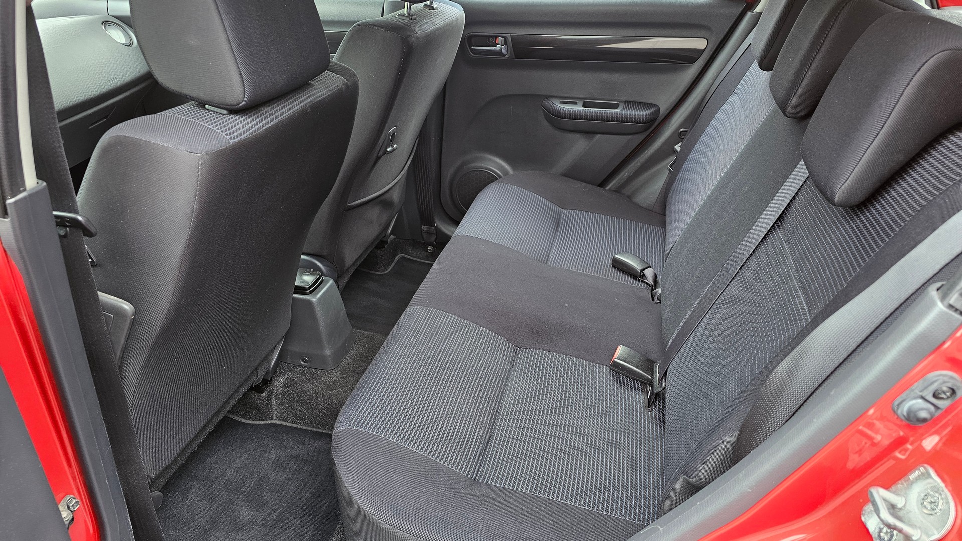SUZUKI Swift 1.3i 16V GL Top Piz Sulai LE 4x4-image-10