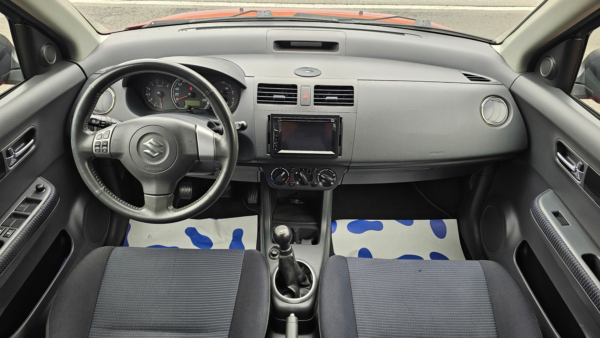 SUZUKI Swift 1.3i 16V GL Top Piz Sulai LE 4x4-image-8