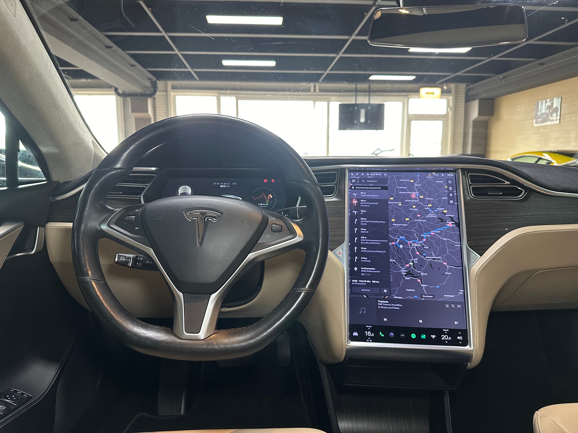 TESLA Model S 85 D-image-20