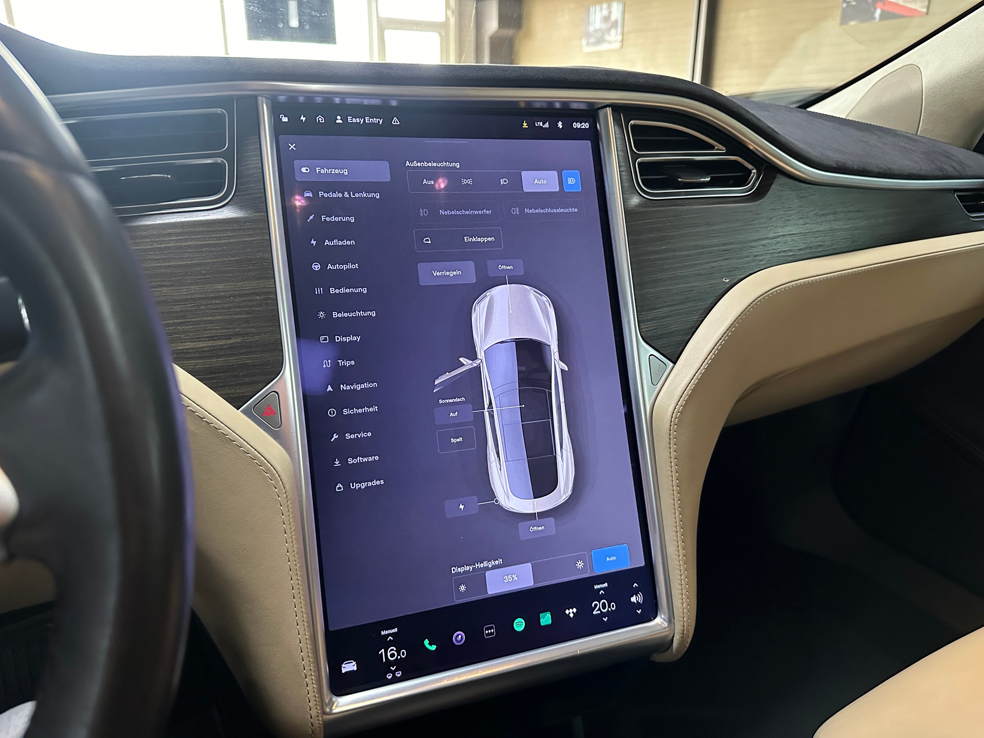 TESLA Model S 85 D-image-23