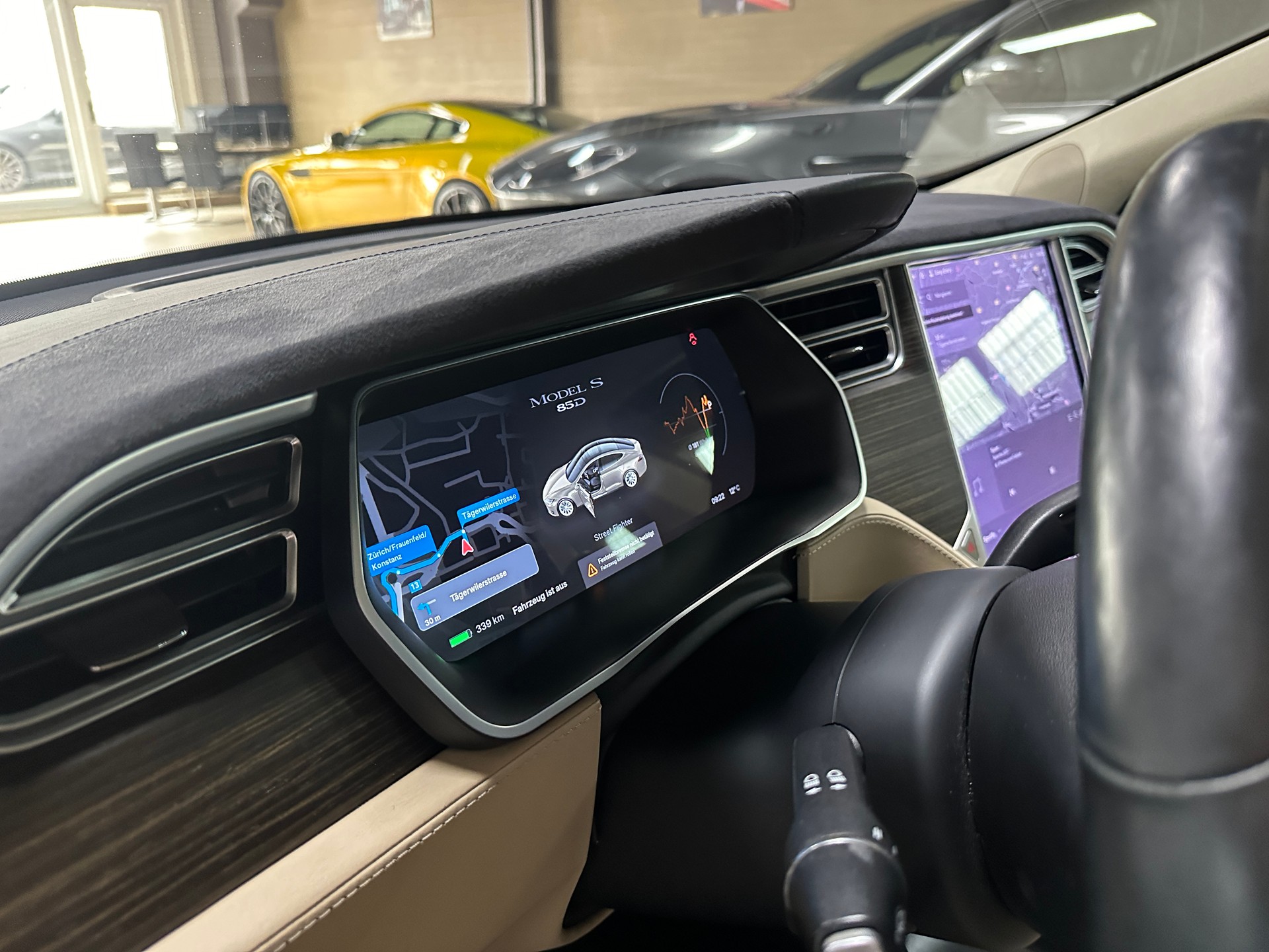 TESLA Model S 85 D-image-28