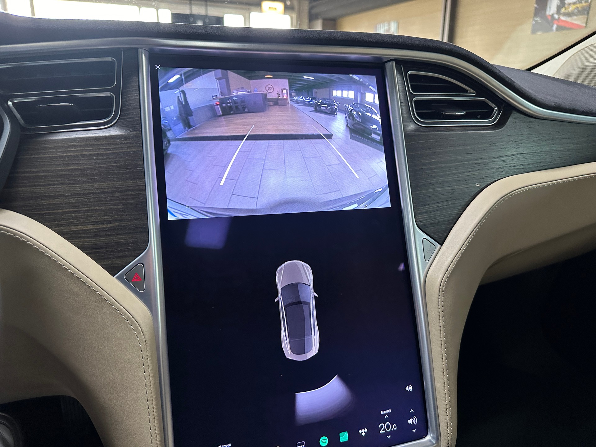 TESLA Model S 85 D-image-24