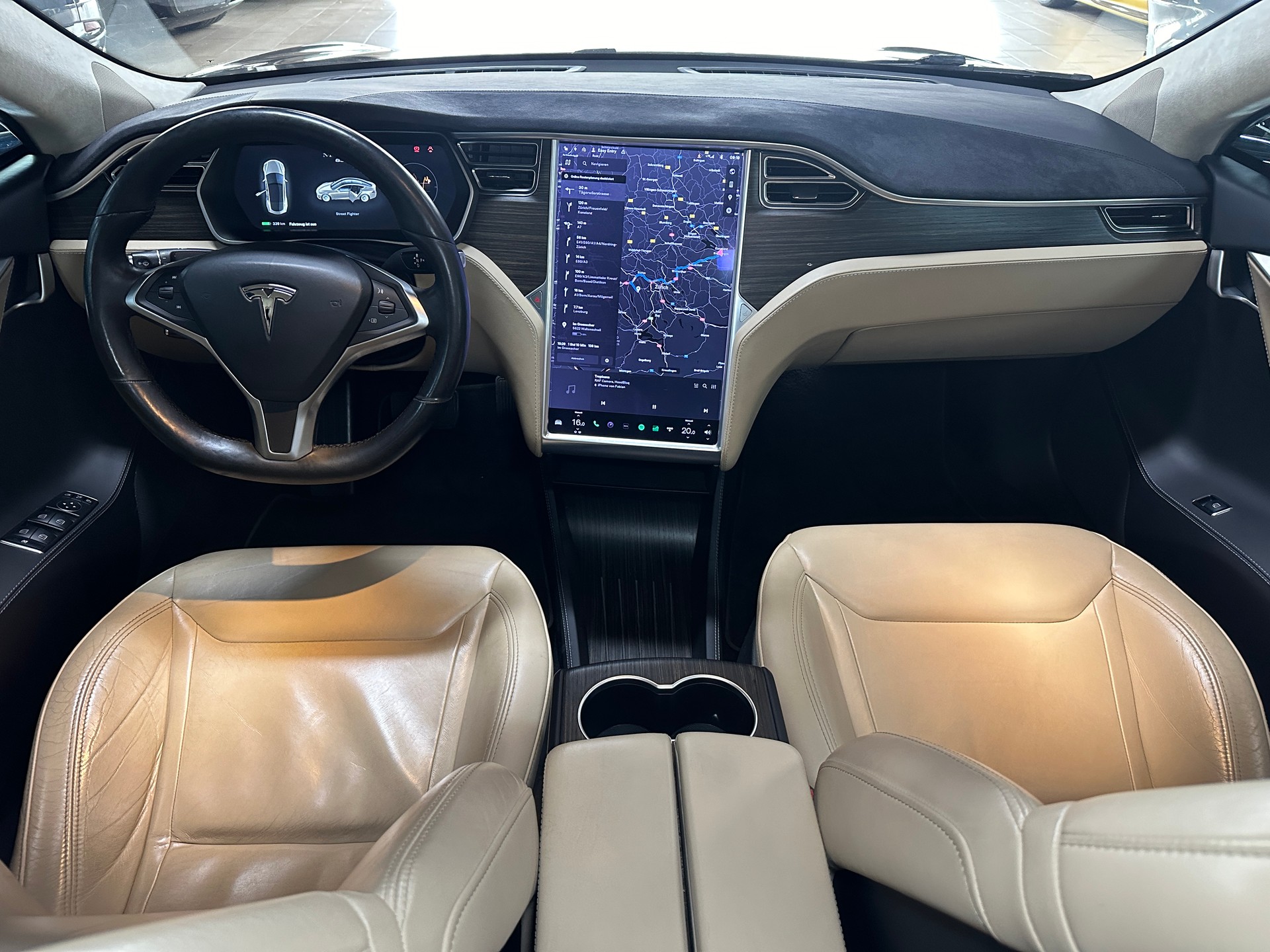 TESLA Model S 85 D-image-19