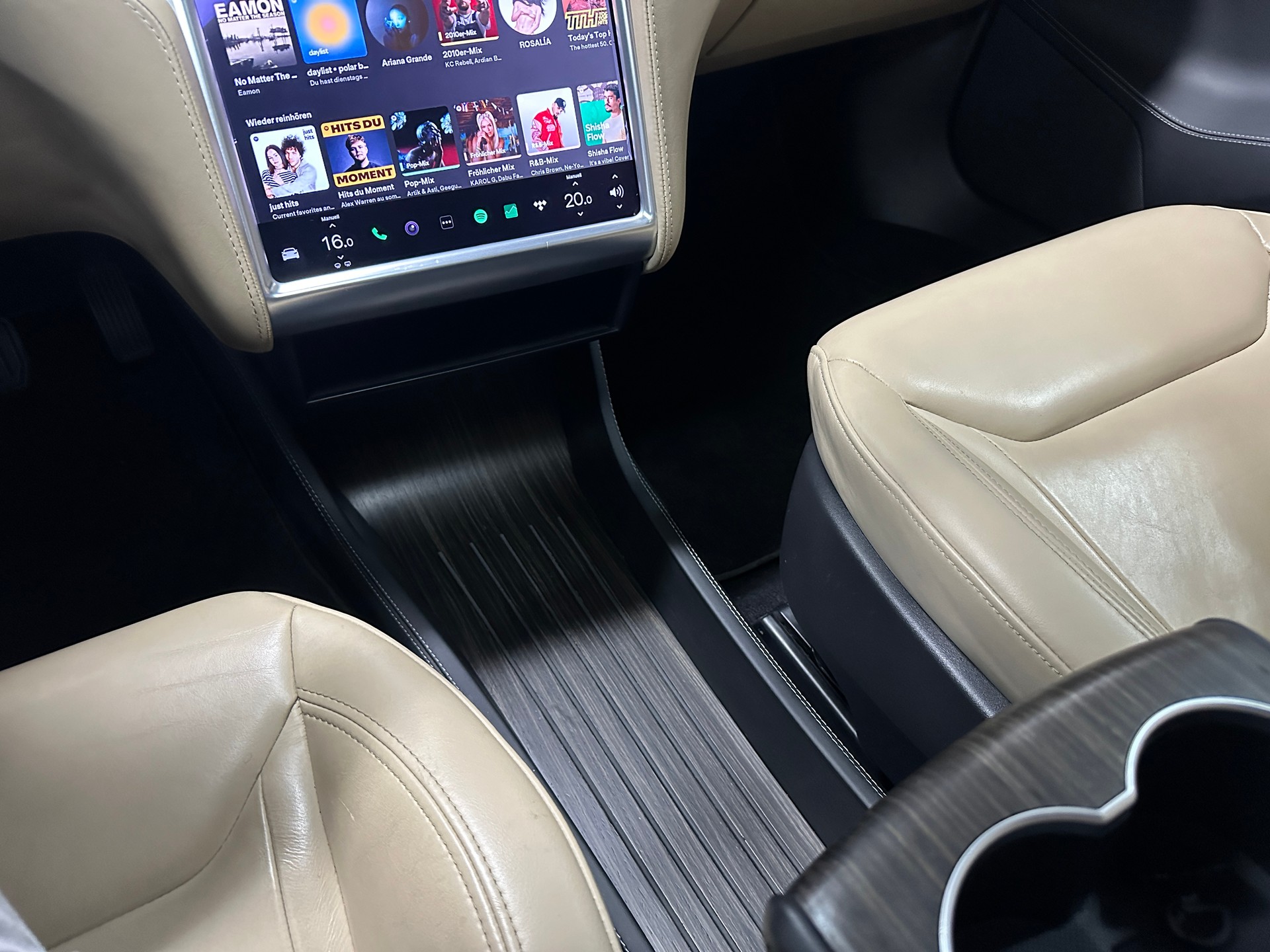 TESLA Model S 85 D-image-26