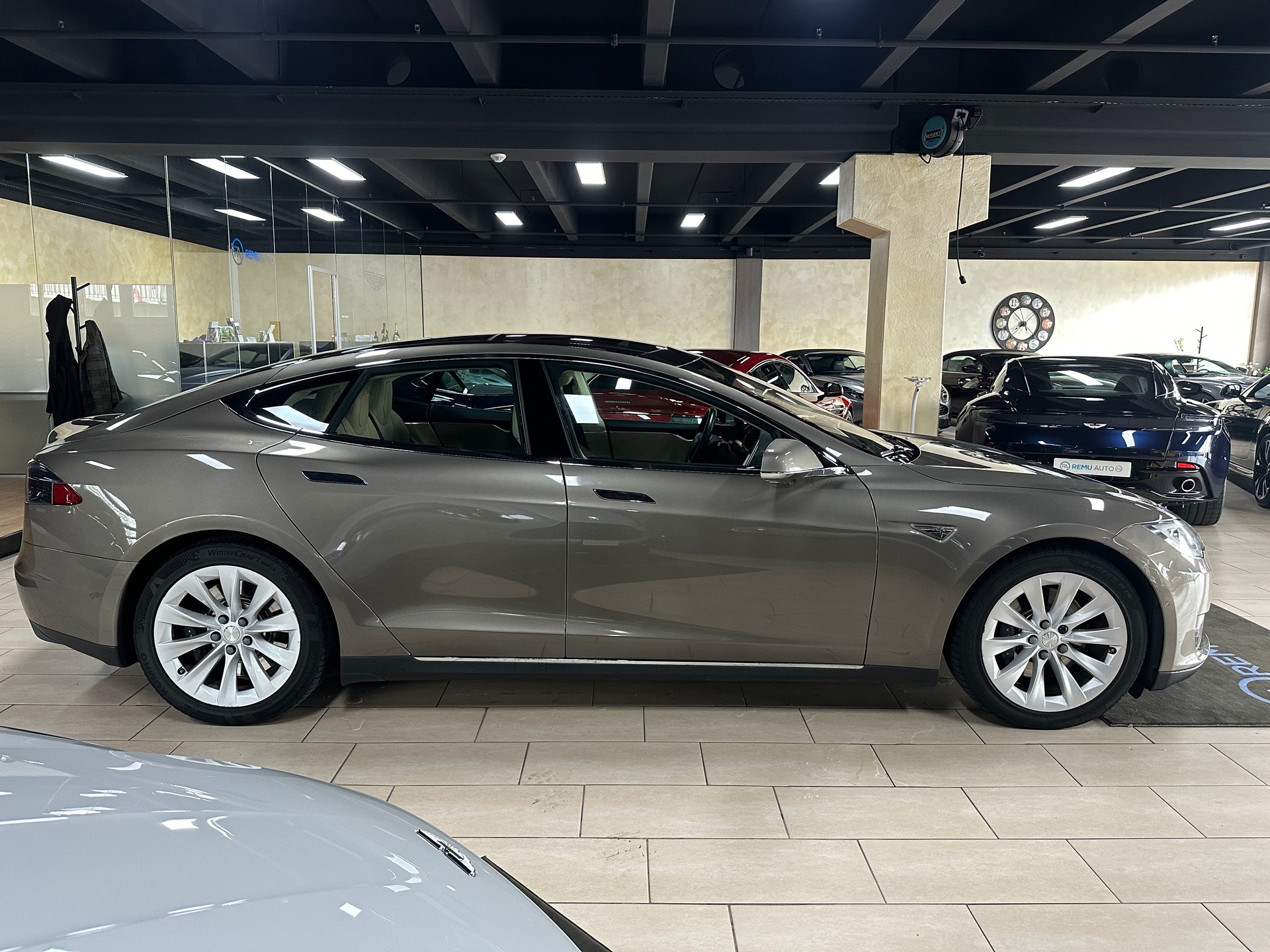 TESLA Model S 85 D-image-2