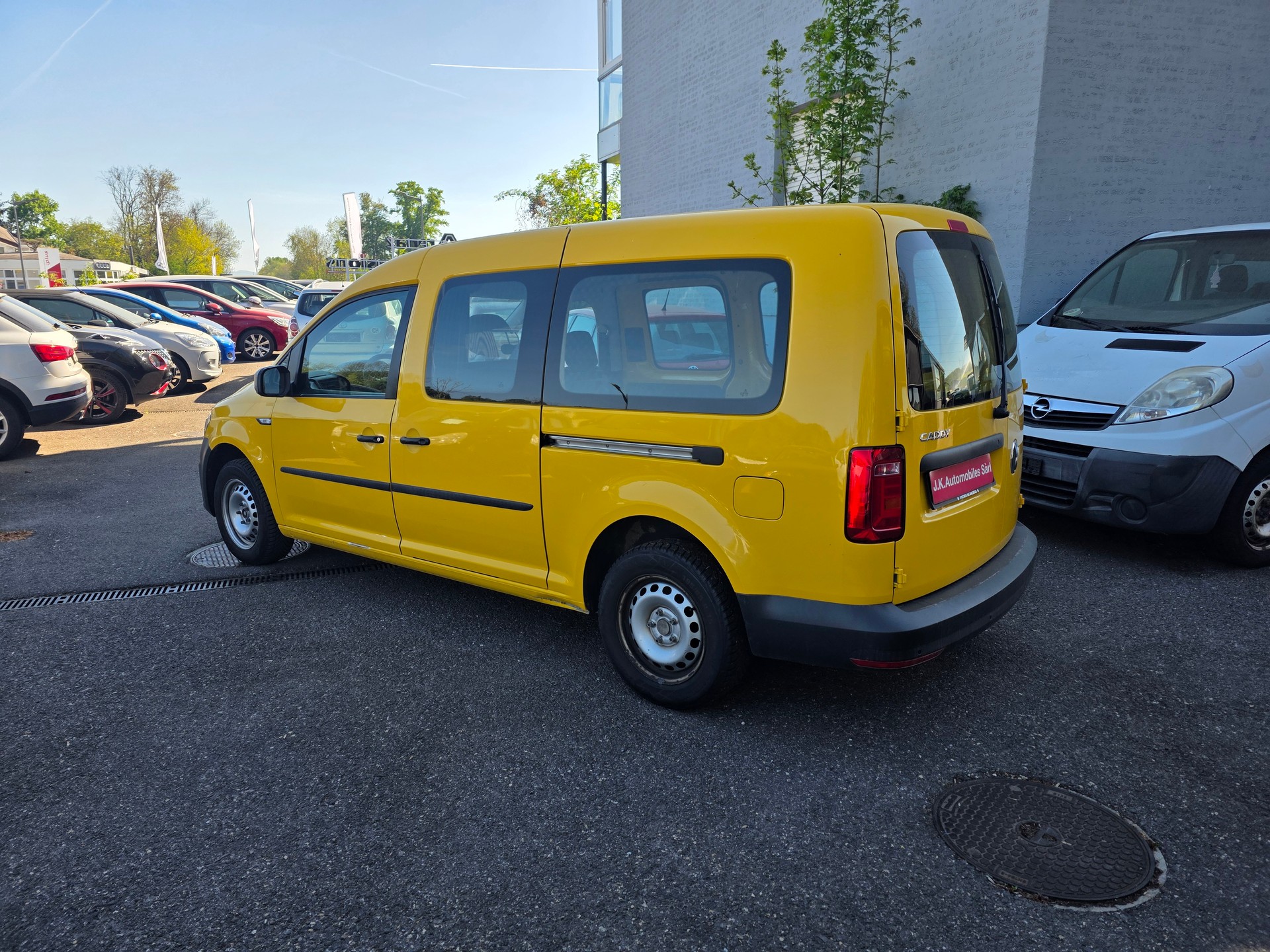 VW Caddy Maxi 1.0TSI BlueMotion Technology-image-8