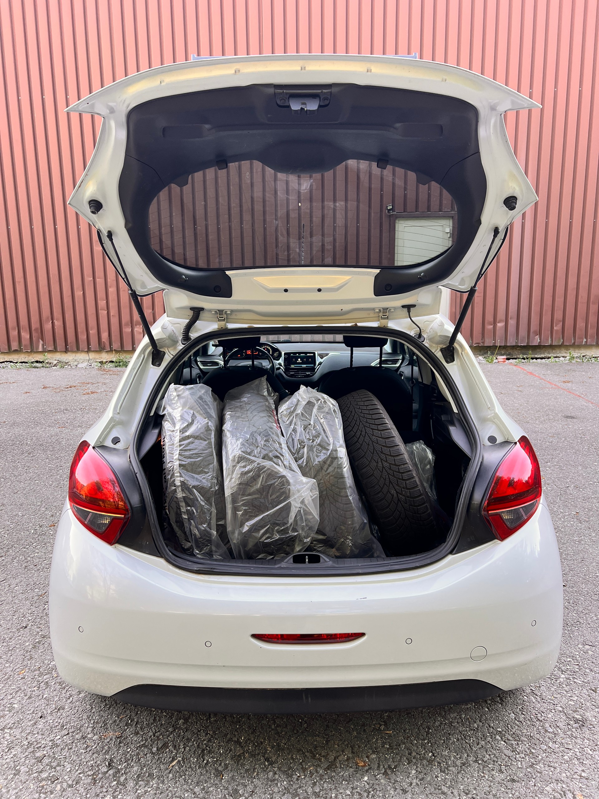 PEUGEOT 208 1.2 PureTech GT Line EAT6-image-5