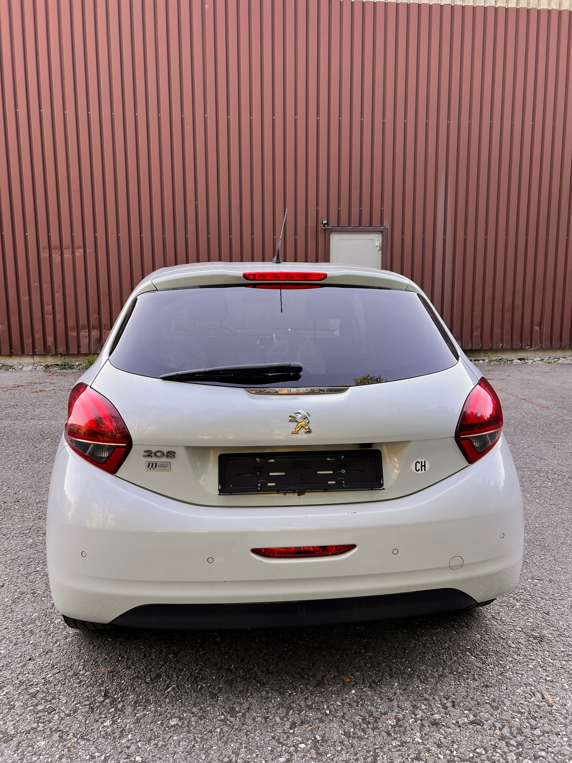 PEUGEOT 208 1.2 PureTech GT Line EAT6-image-4